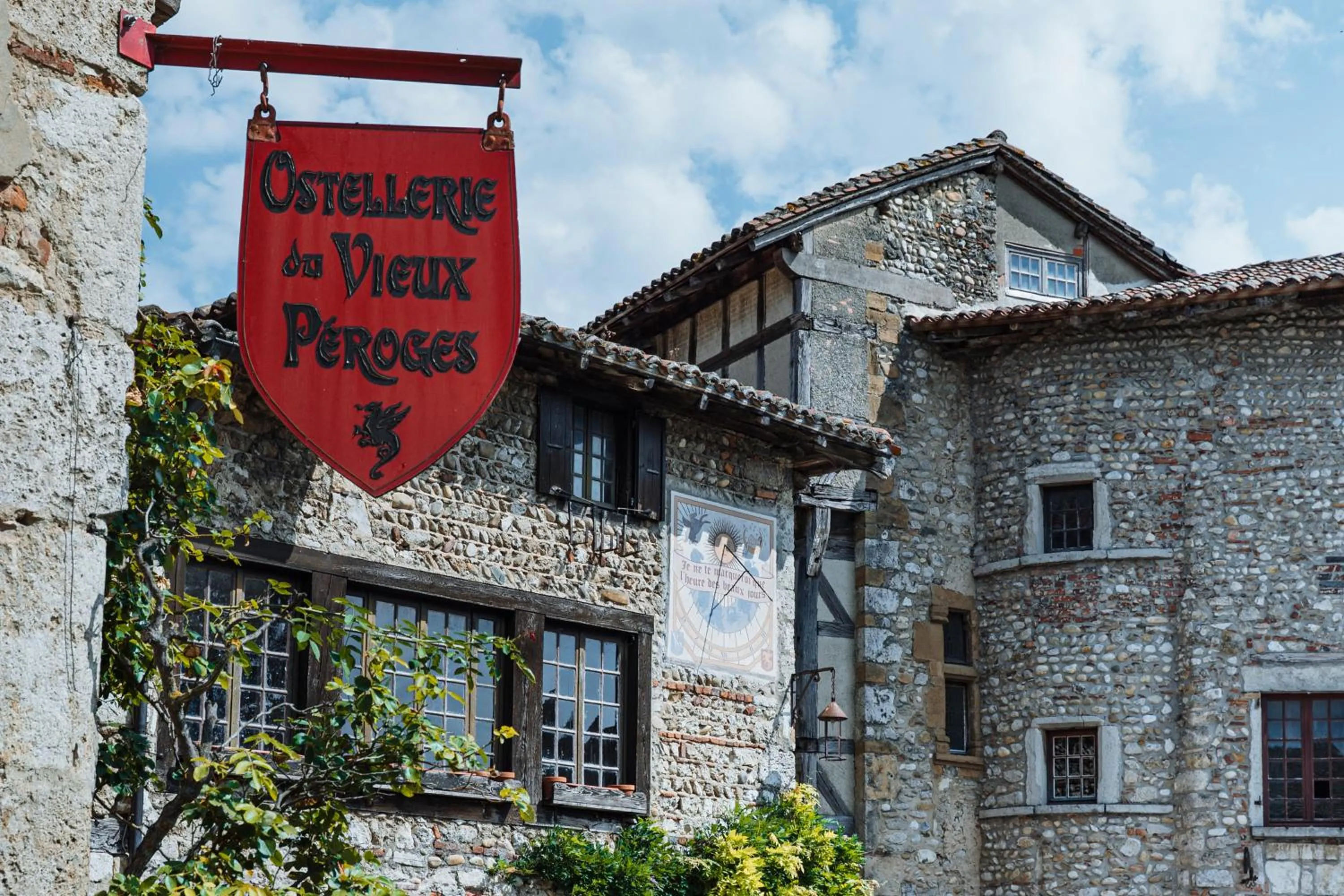 Property building in Hostellerie du Vieux Pérouges