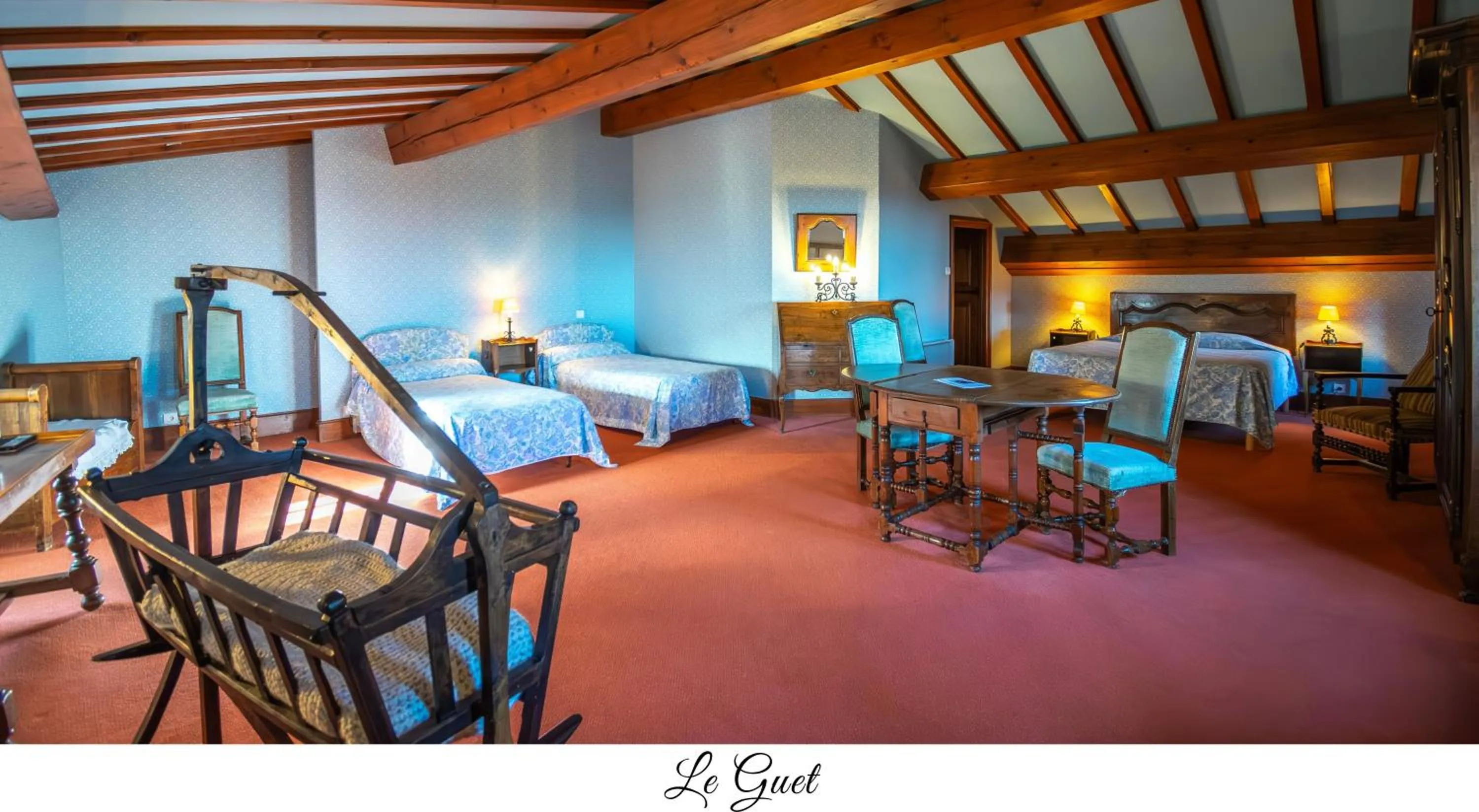 Bed in Hostellerie du Vieux Pérouges