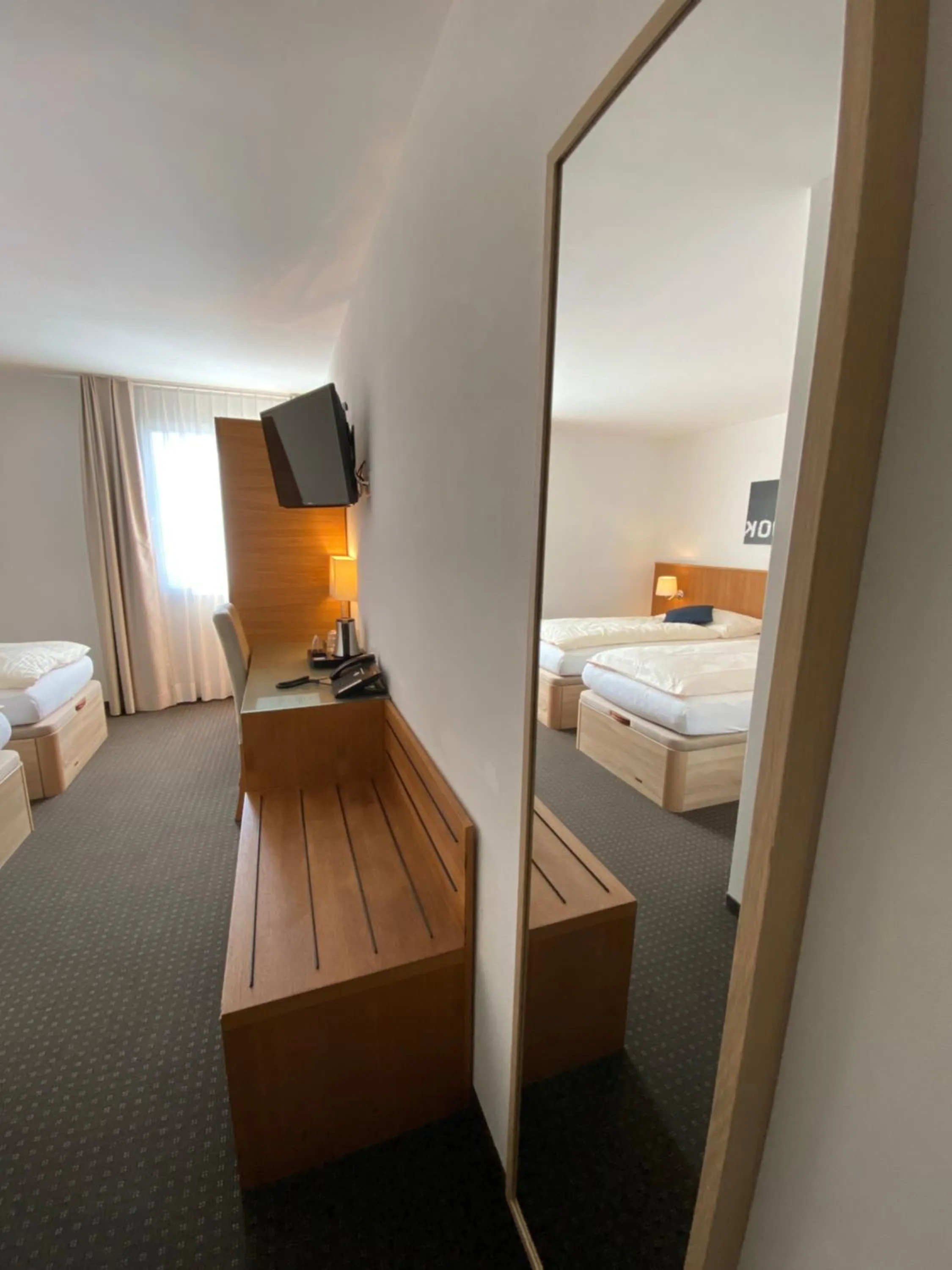TV and multimedia, Bed in Businesshotel Lux