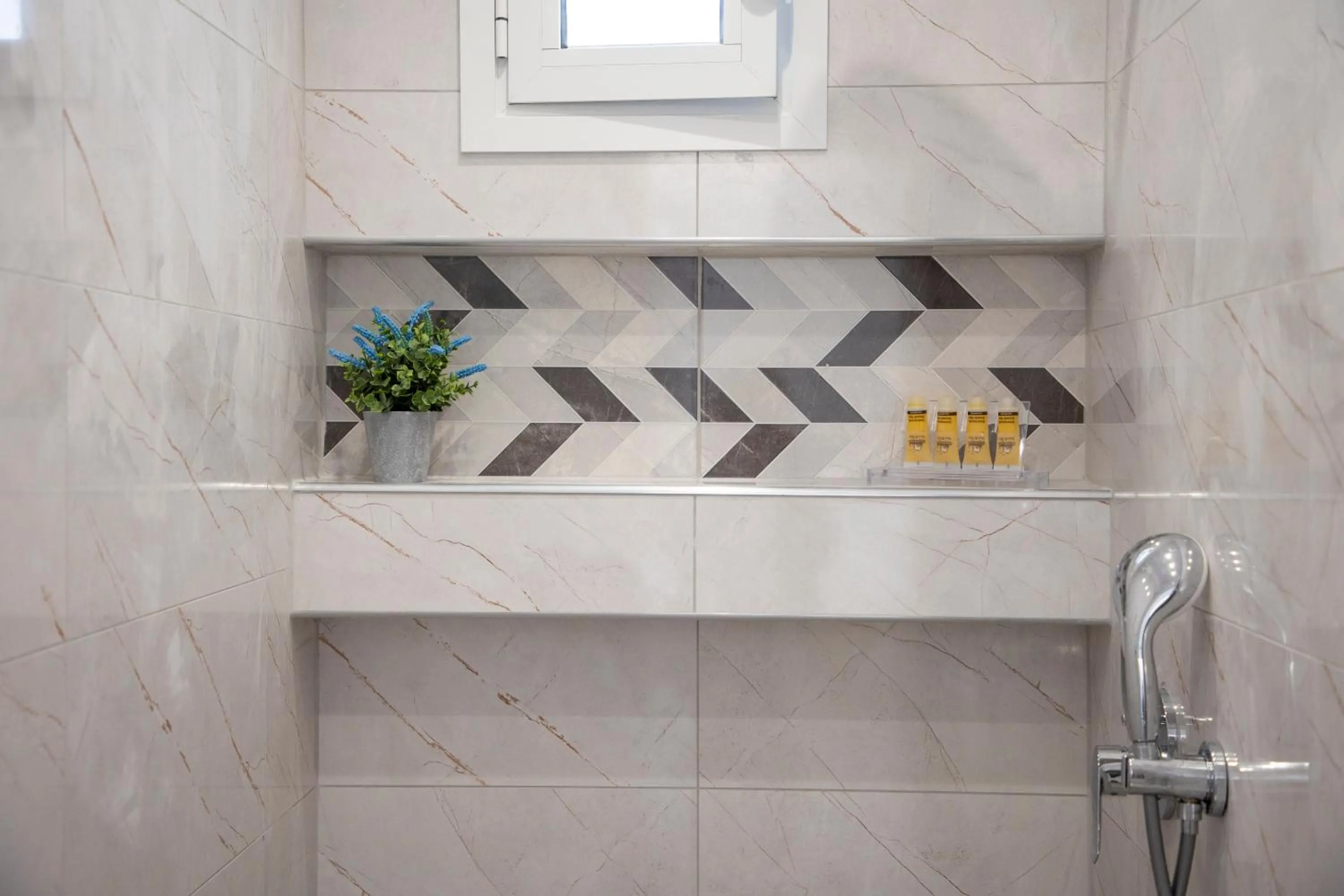 Shower in Sunrise Studios