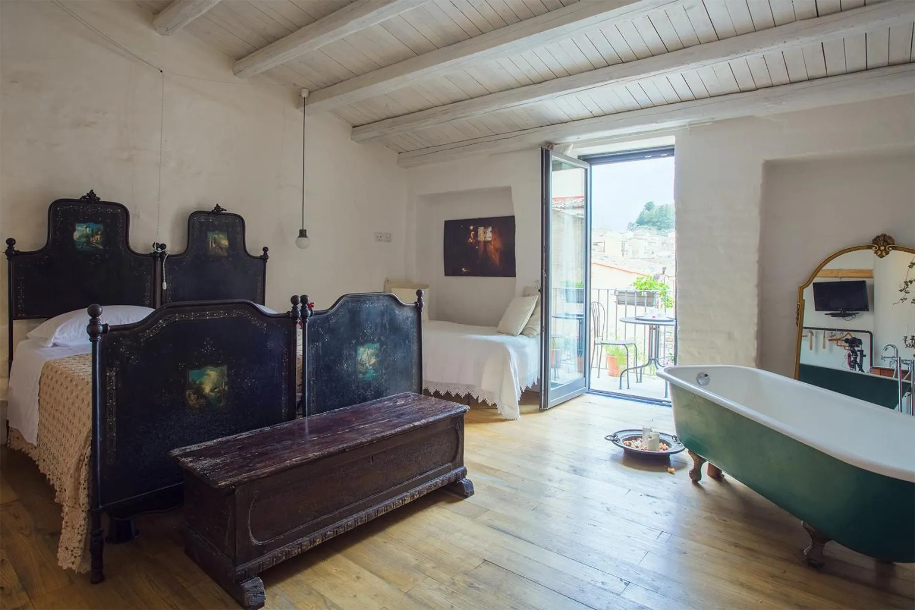 Photo of the whole room, Bed in WUNDERGARTEN Dimora dei Frati