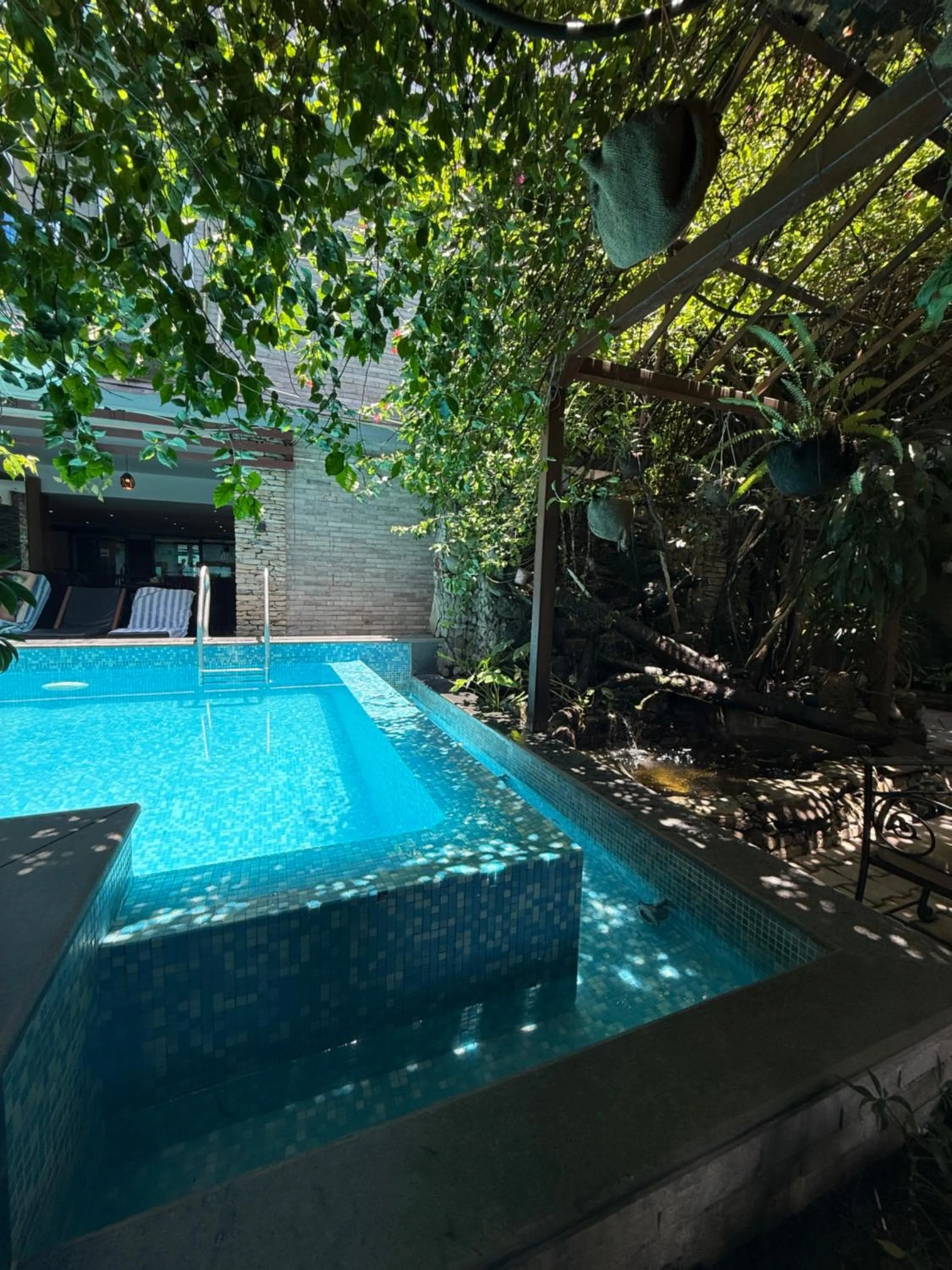 Pool view in Hotel Middle Path & Spa