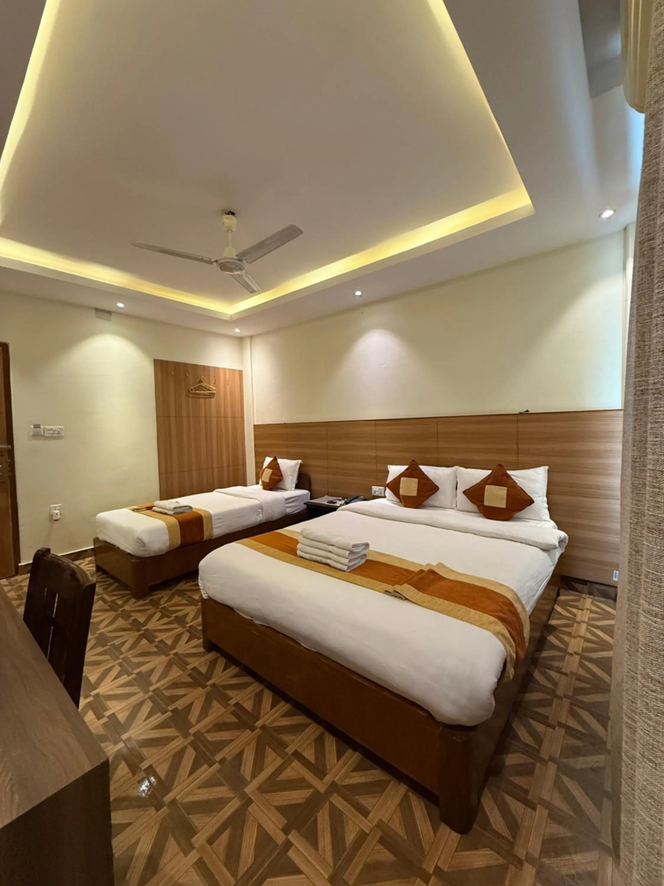 Bedroom, Bed in Hotel Middle Path & Spa