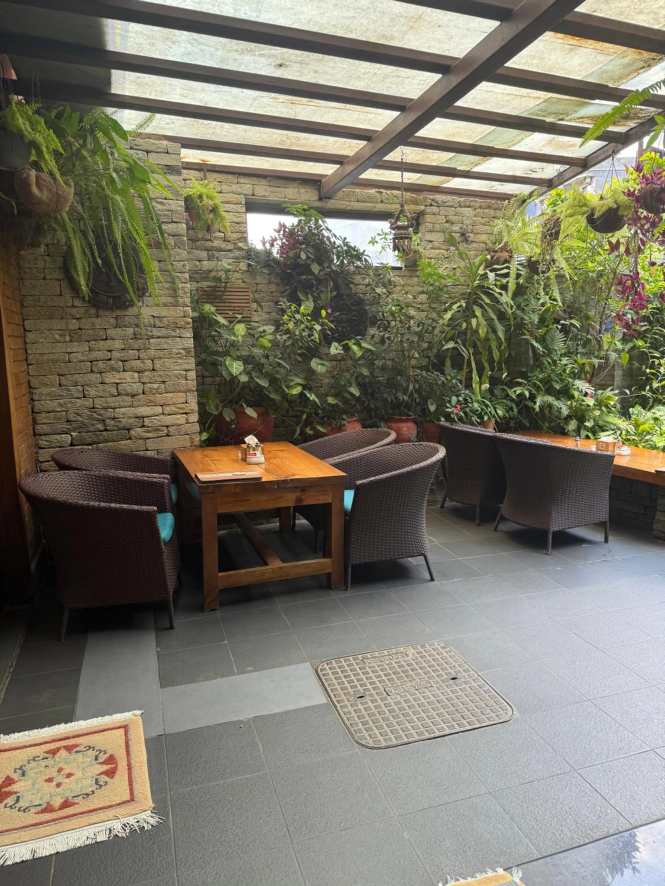 Seating area in Hotel Middle Path & Spa