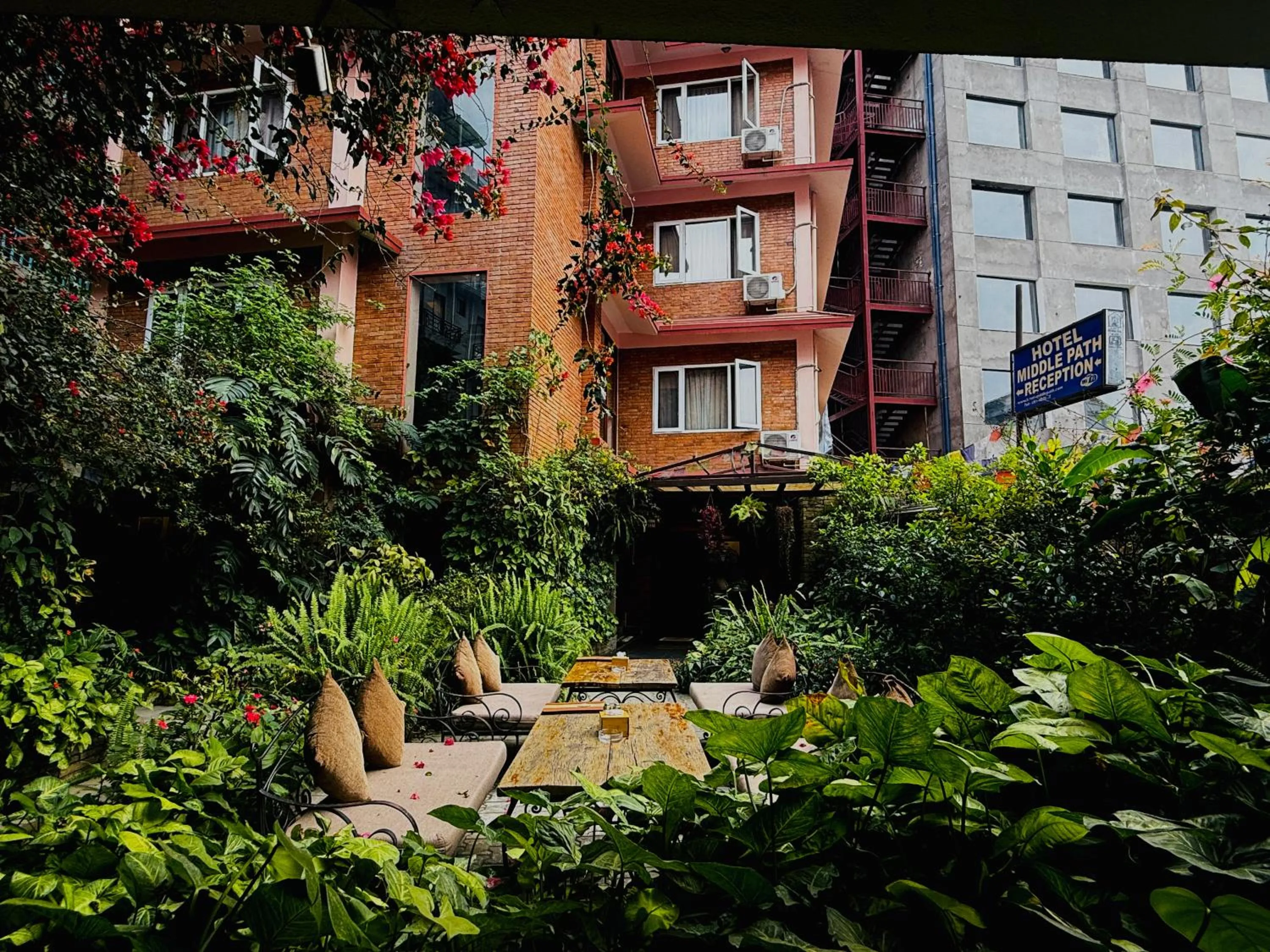 Garden in Hotel Middle Path & Spa