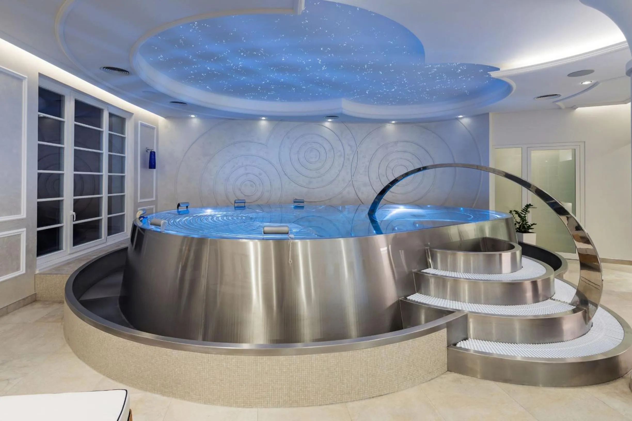 Hot Tub in Palace Art Hotel Pezinok