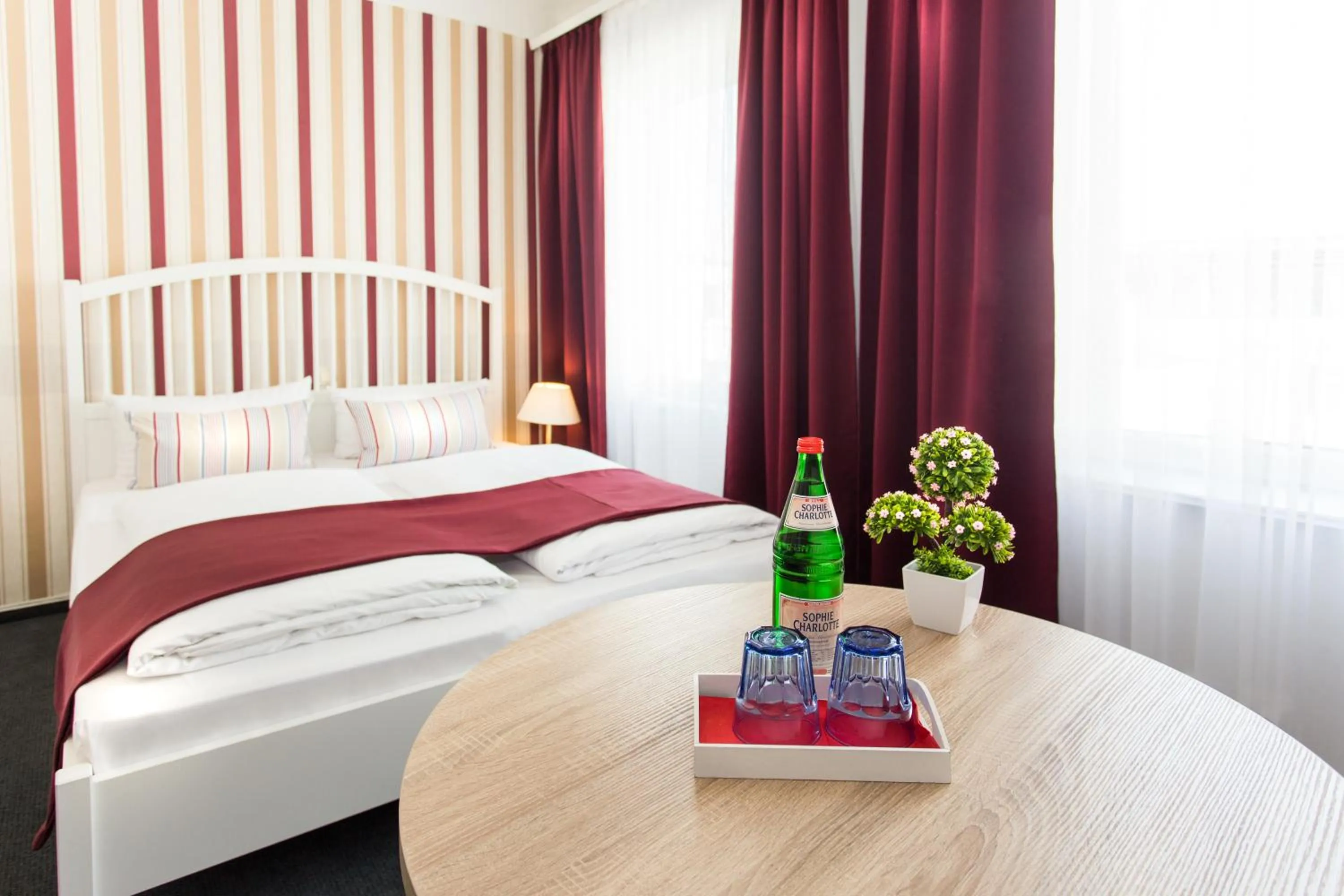 Photo of the whole room, Bed in Hotel Condor