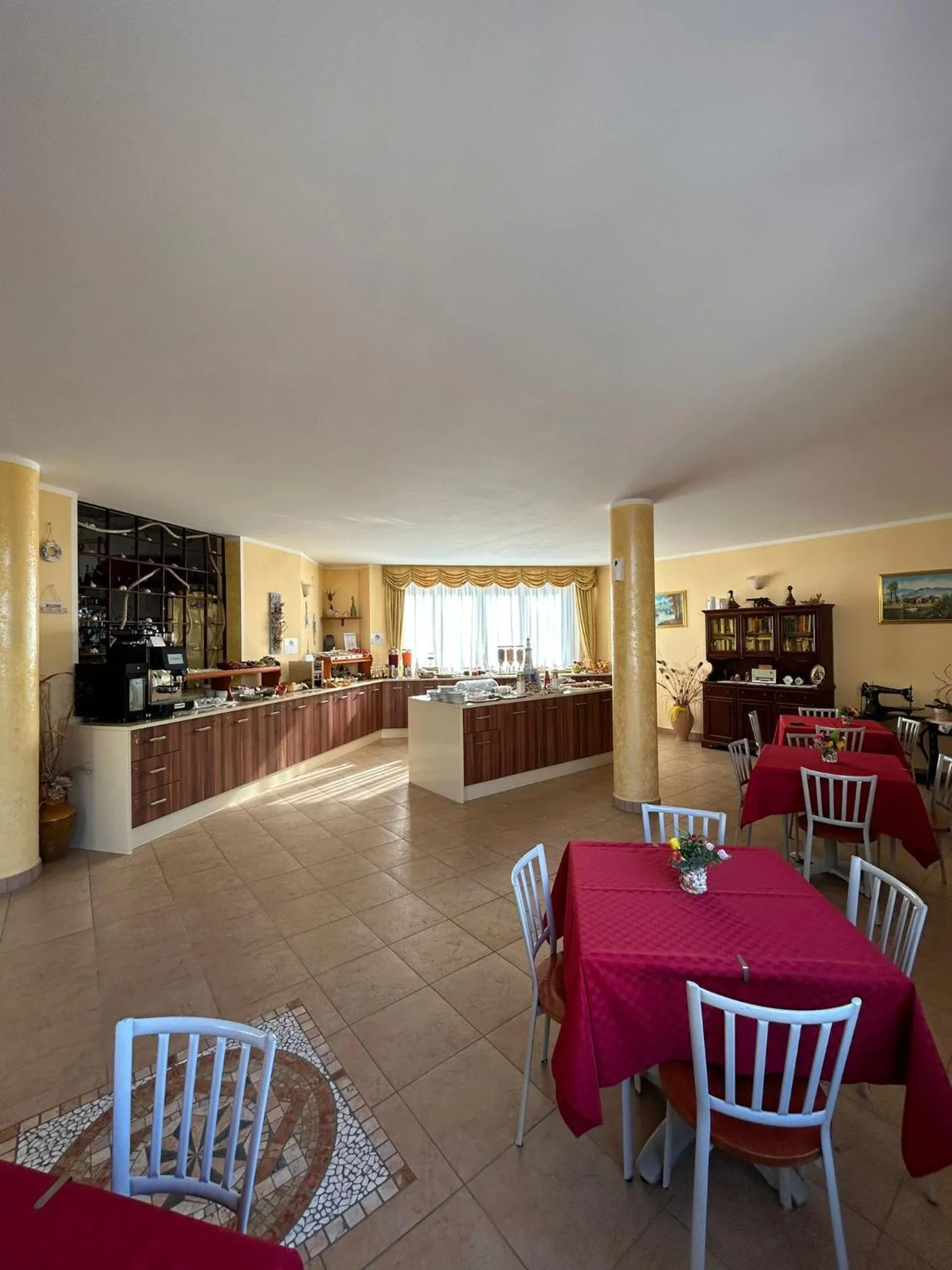Restaurant/places to eat in Hotel L'Ancora