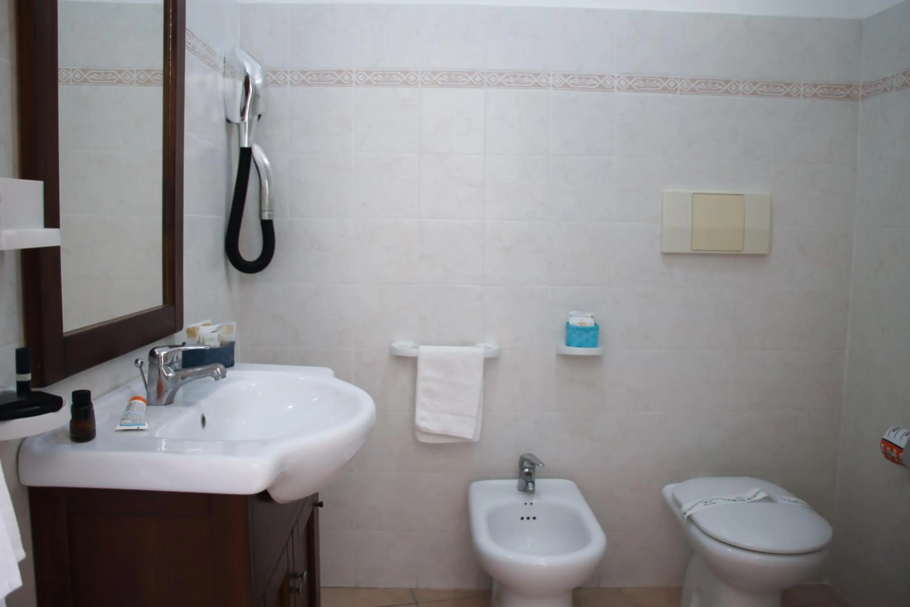 Bathroom in Hotel L'Ancora