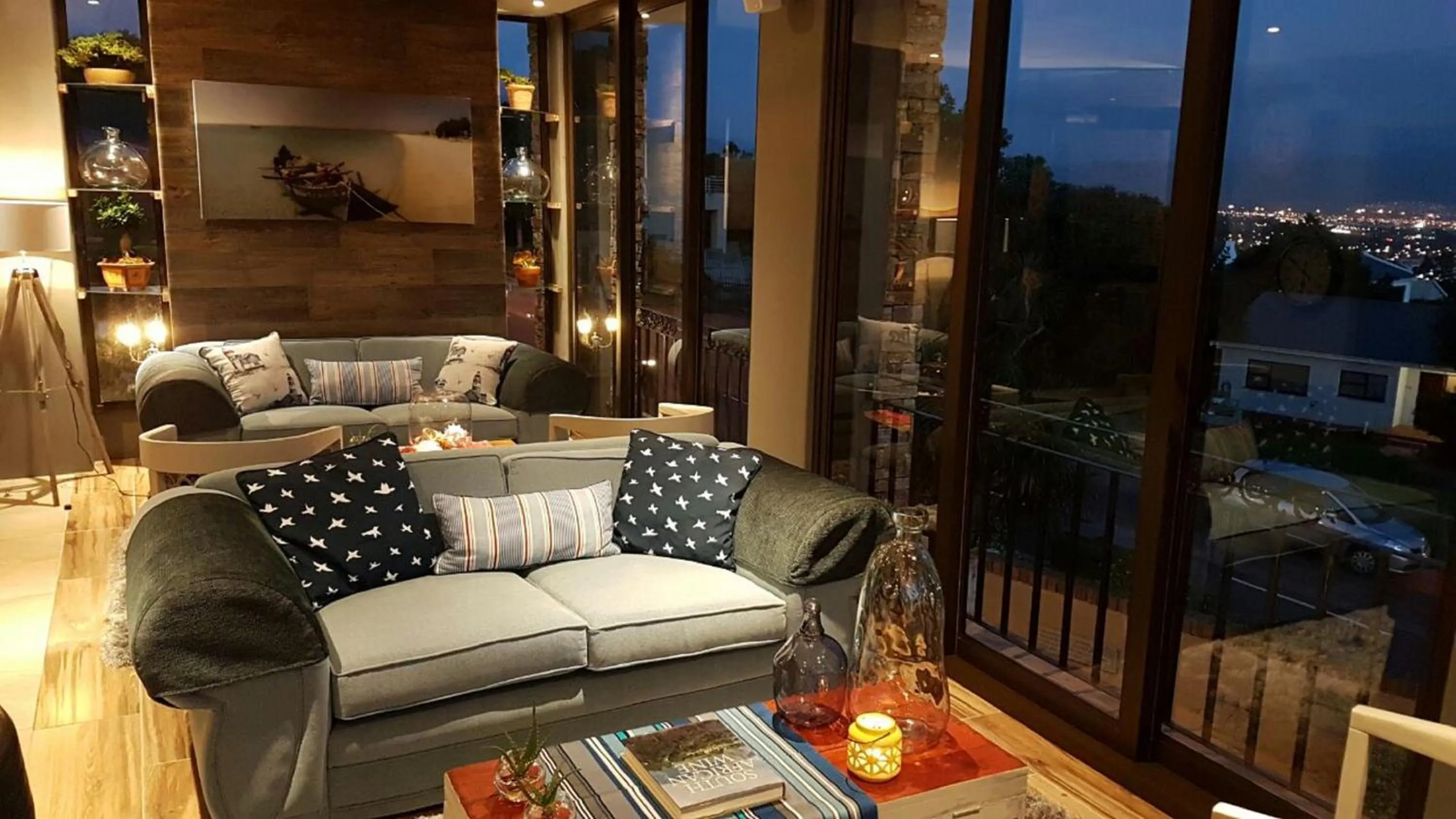 Communal lounge/ TV room in Bay View Guest House