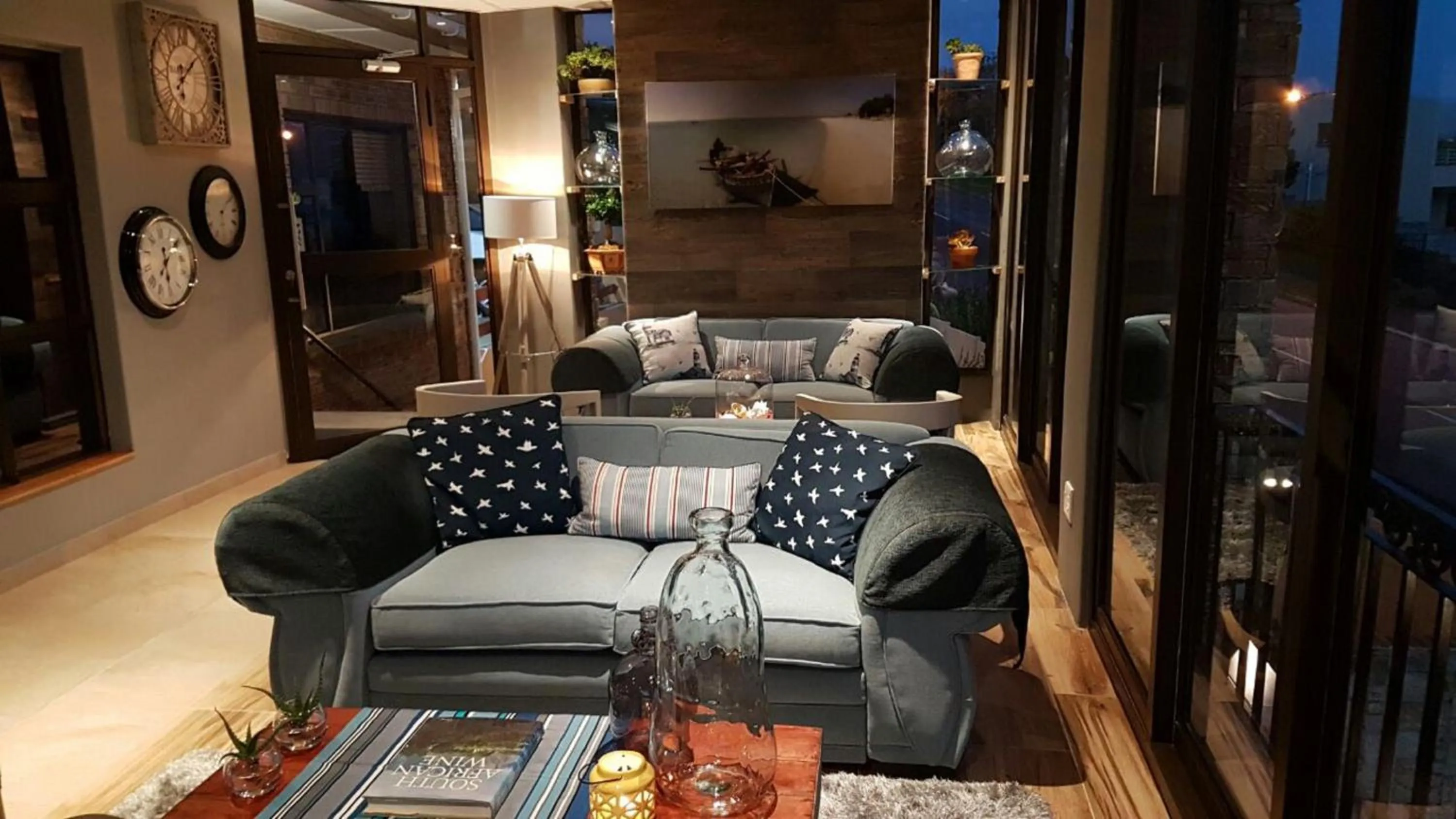 Communal lounge/ TV room in Bay View Guest House