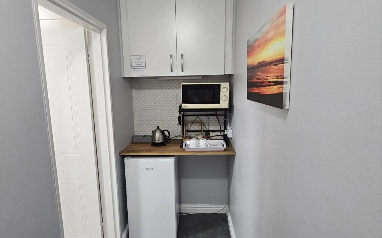 Kitchen or kitchenette in Bay View Guest House