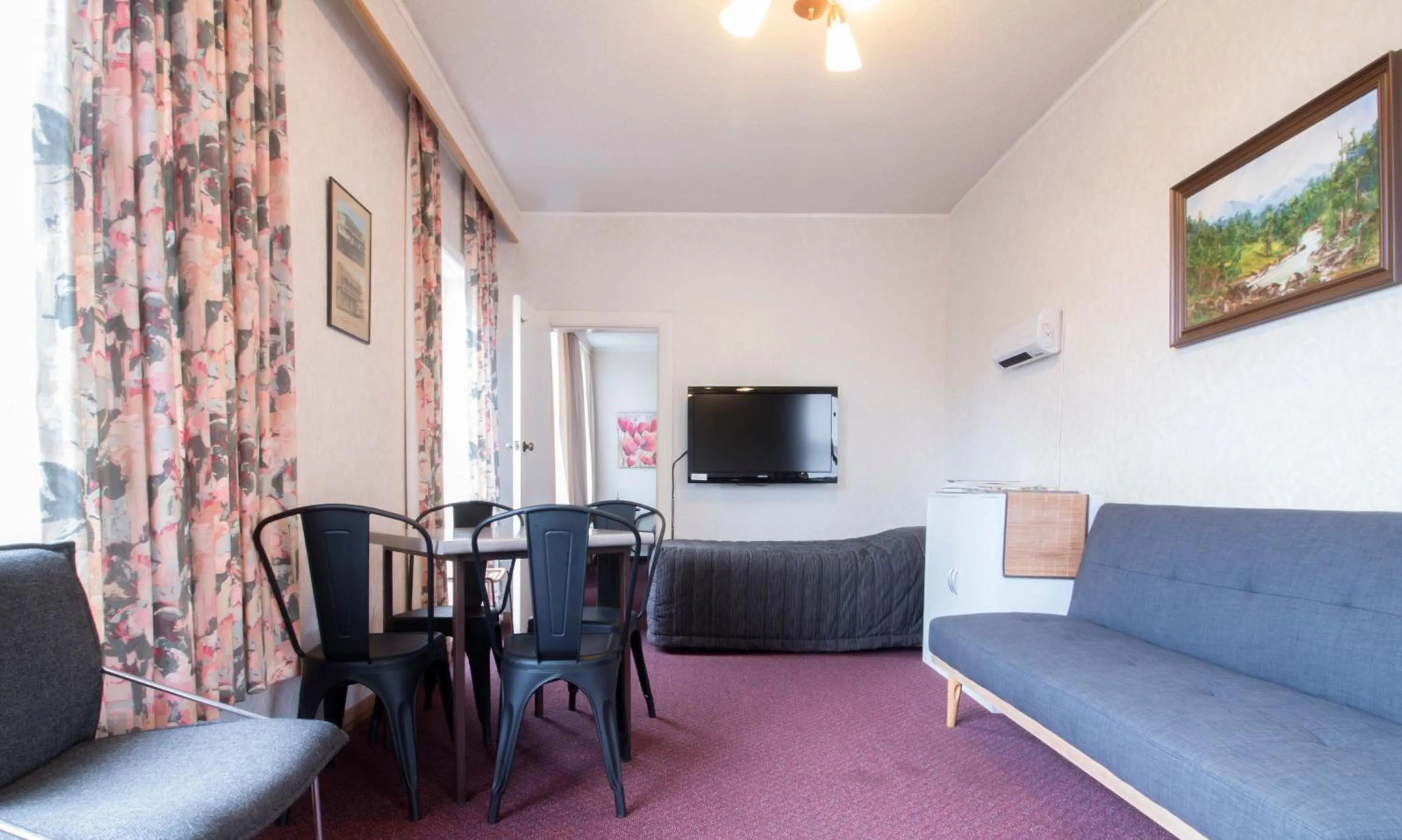 Photo of the whole room in Masonic Hotel