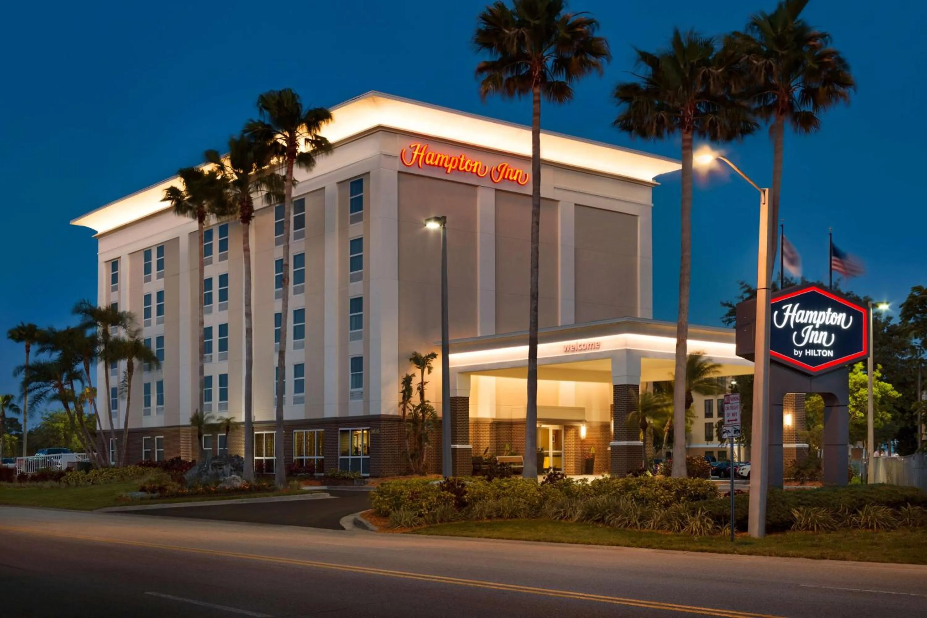 Property building in Hampton Inn Tampa-Rocky Point