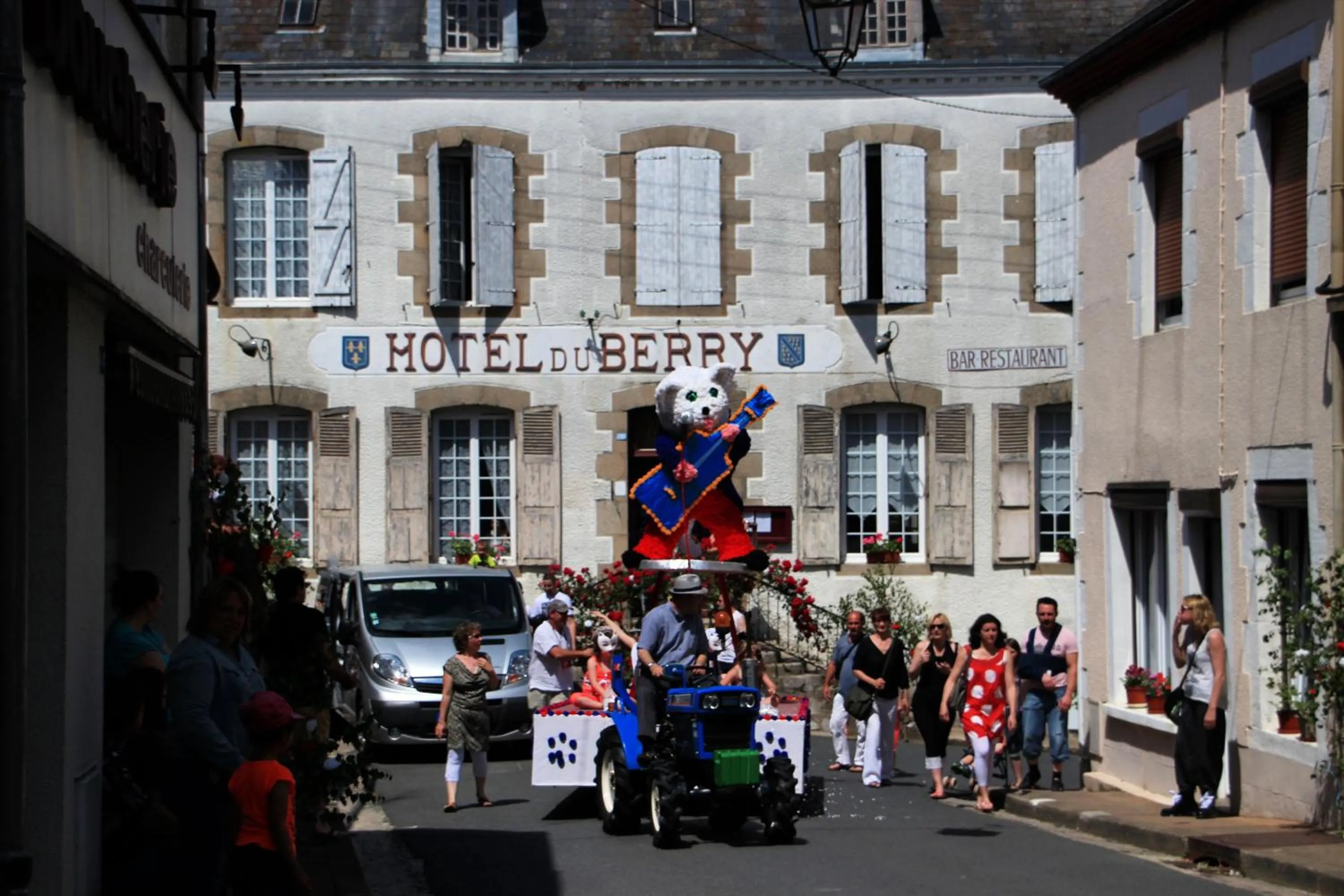 Facade/entrance in Hôtel du Berry