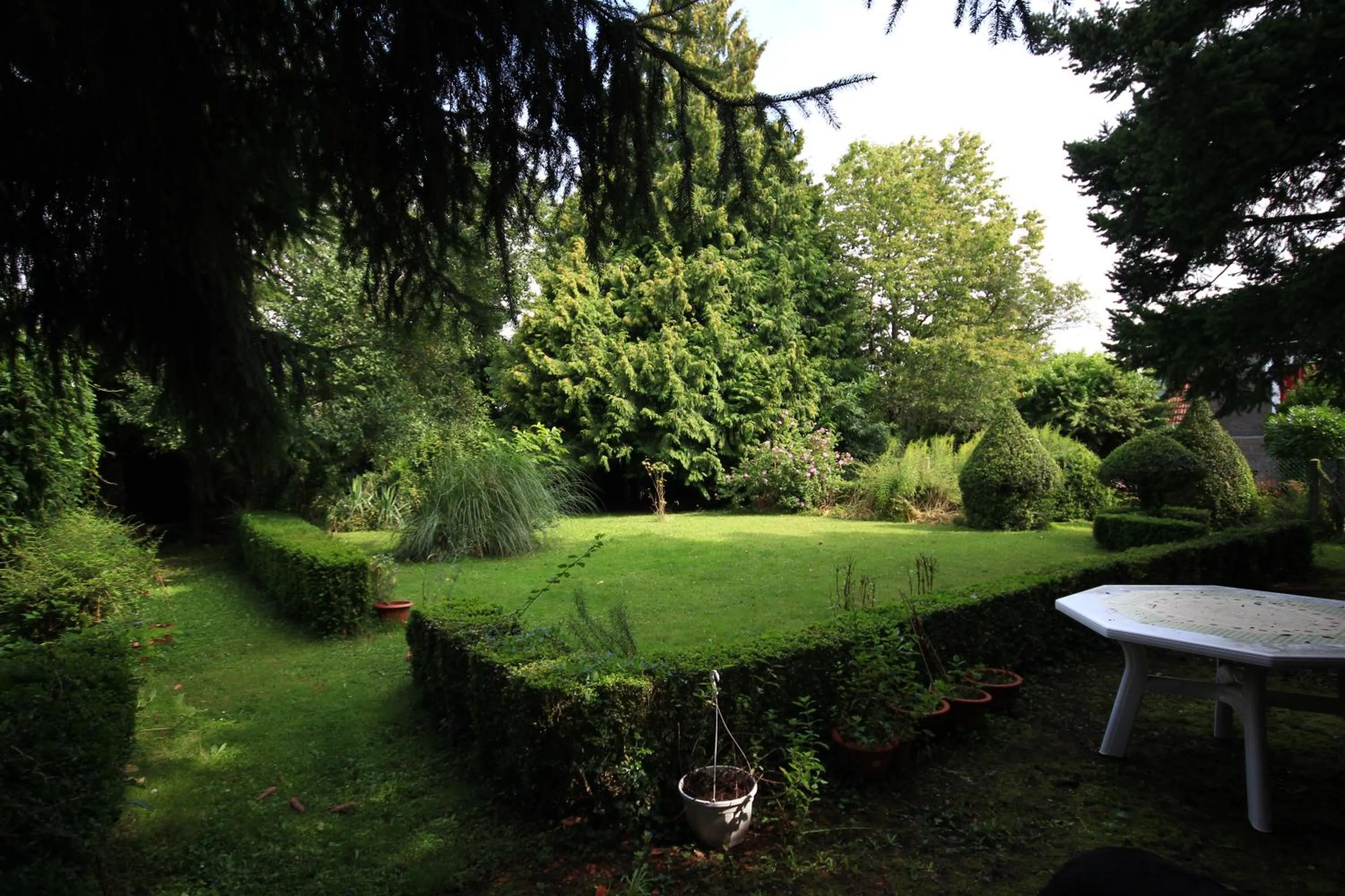 Garden in Hôtel du Berry