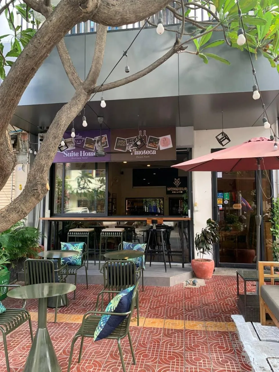 Restaurant/places to eat in Suite Home Boutique Hotel