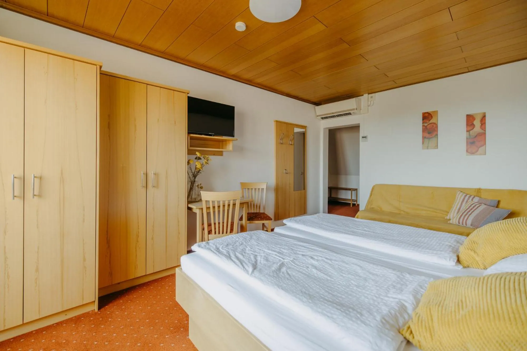 Photo of the whole room, Bed in Haus Martin - Schneeberger