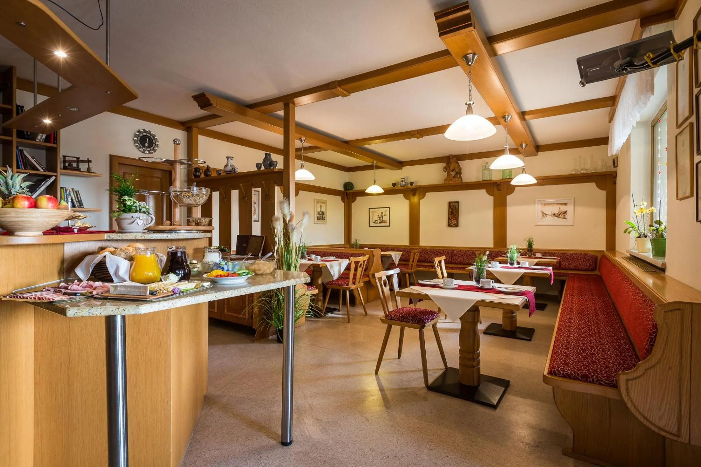 Buffet breakfast in Haus Martin - Schneeberger