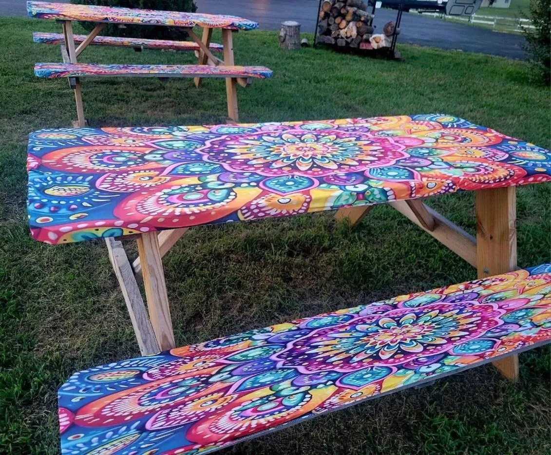 Decorative detail in Fox Mountain Inn