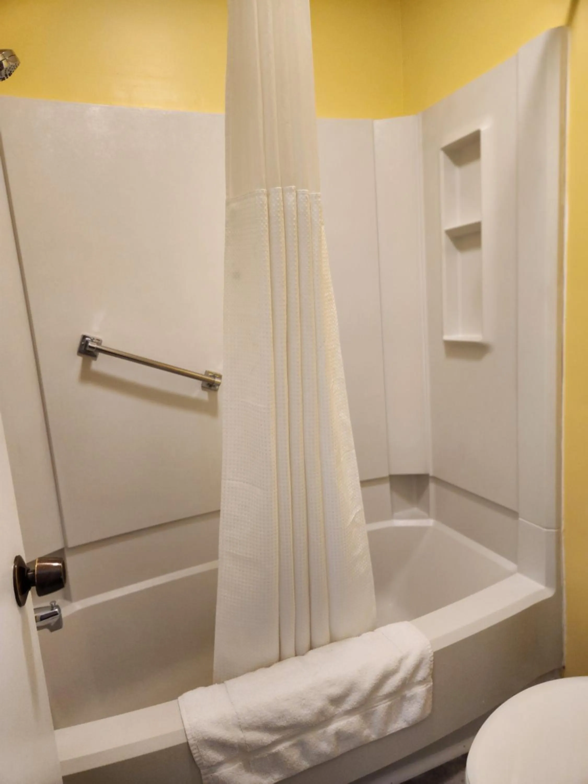 Shower in Fox Mountain Inn