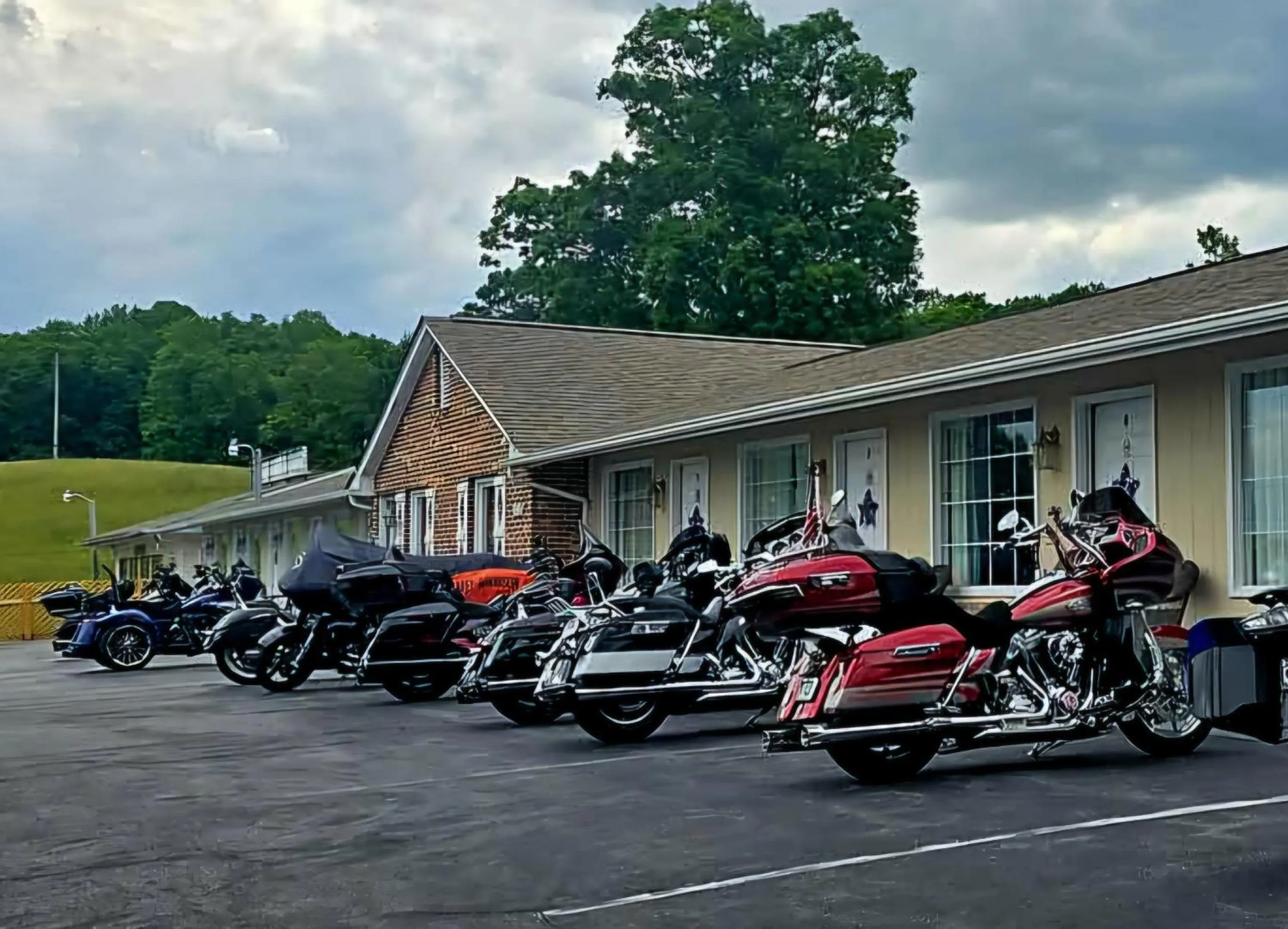 Parking in Fox Mountain Inn