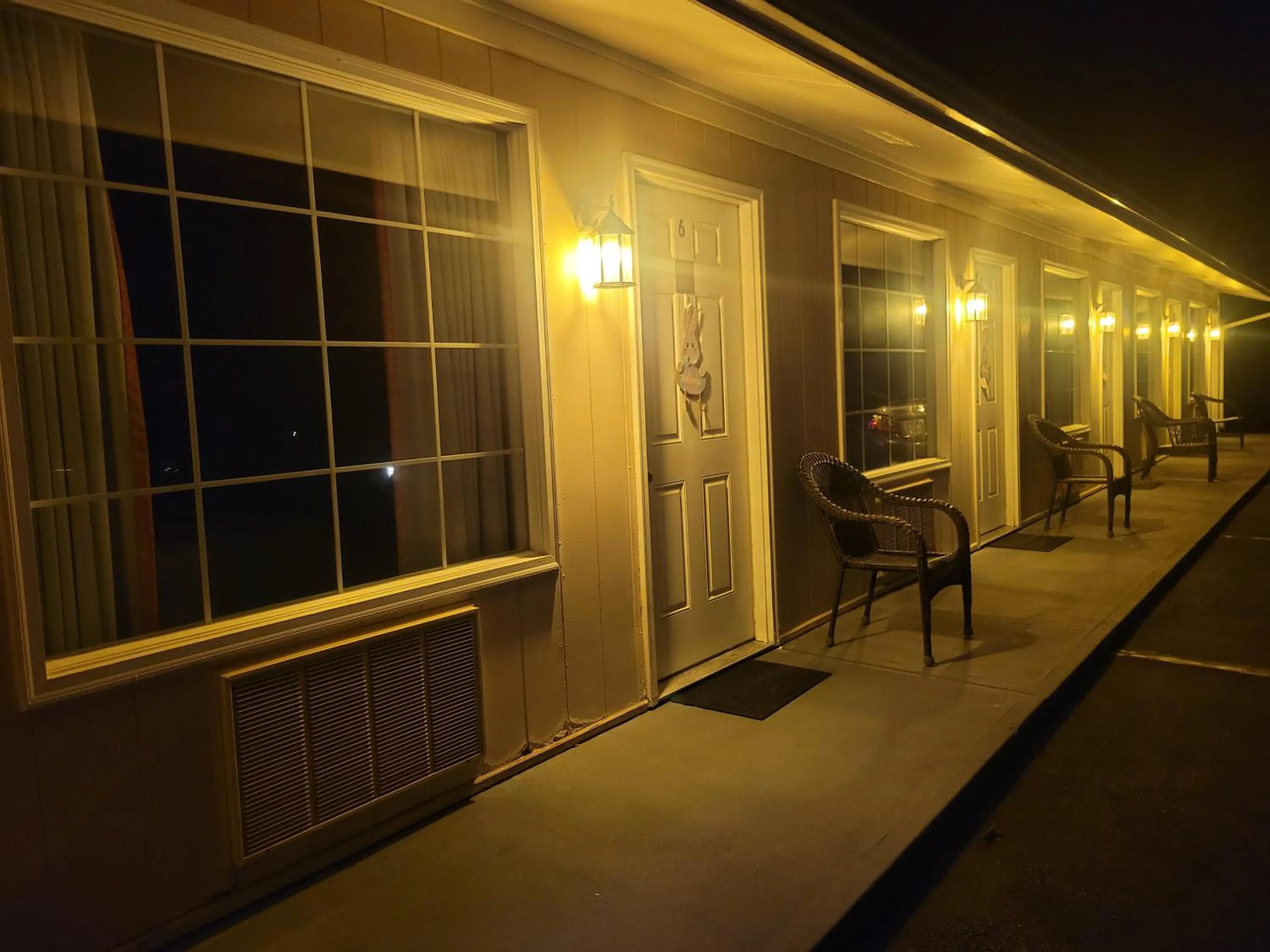 Property building in Fox Mountain Inn