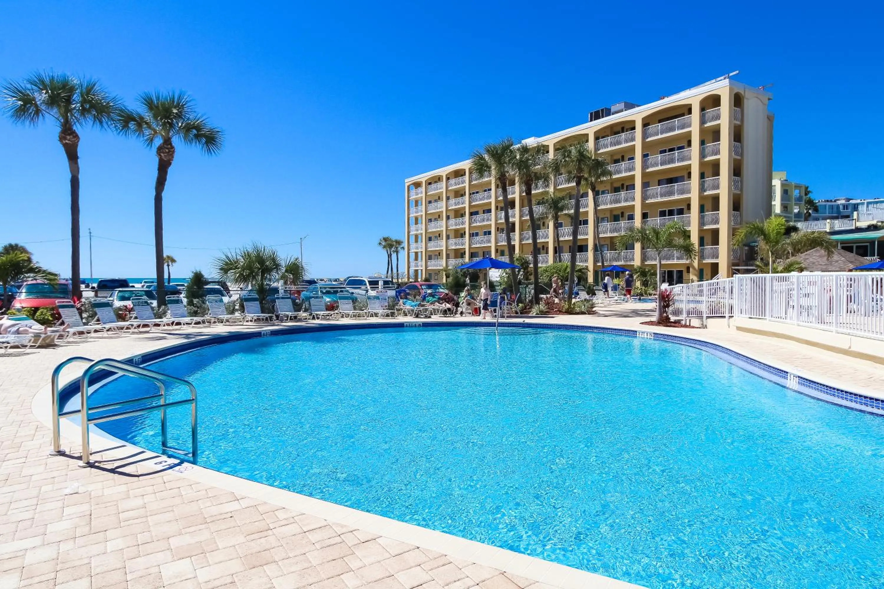 Swimming pool in Coral Reef Resort