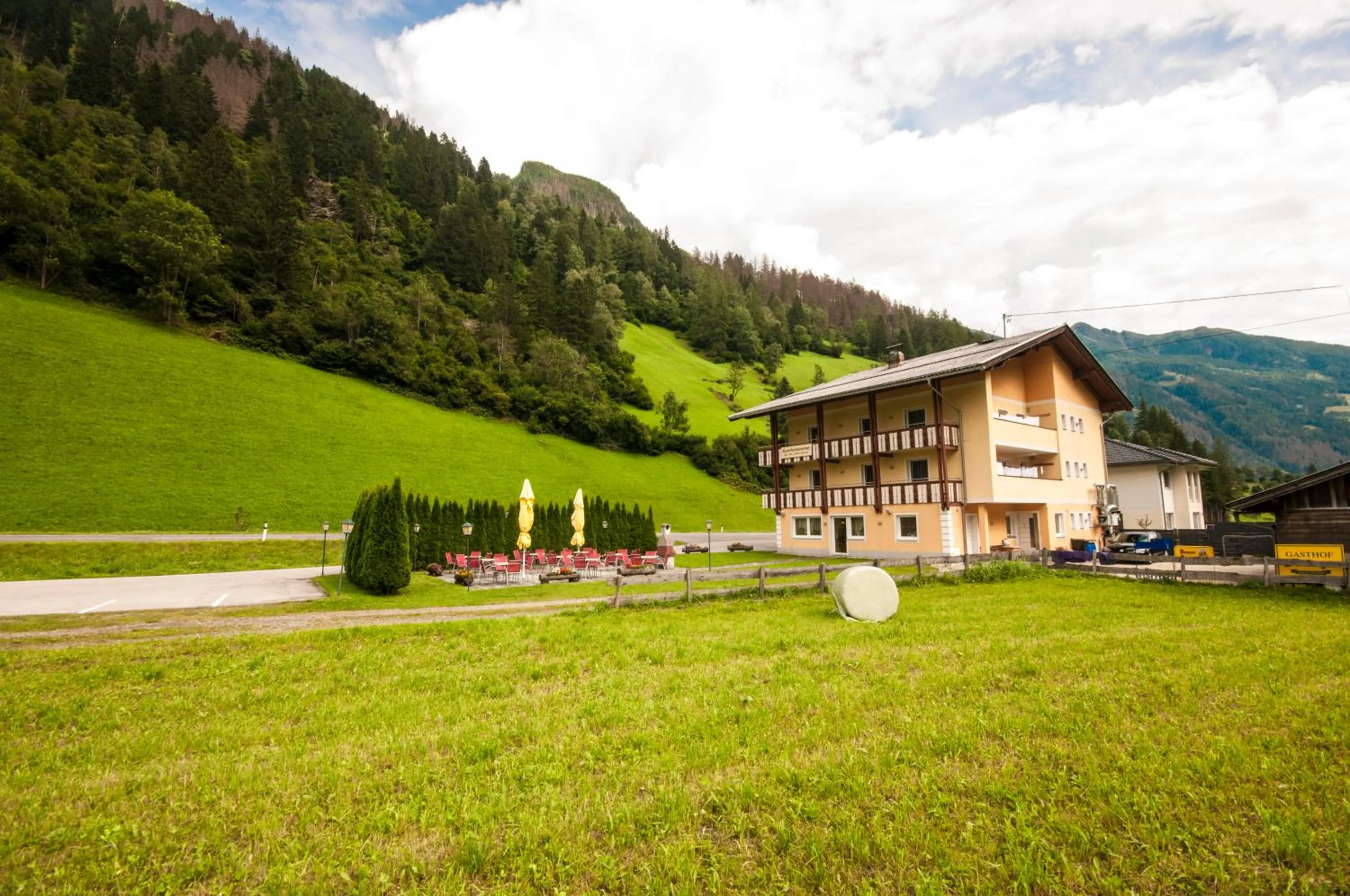 Property building in Bed&Breakfast Schwaiger