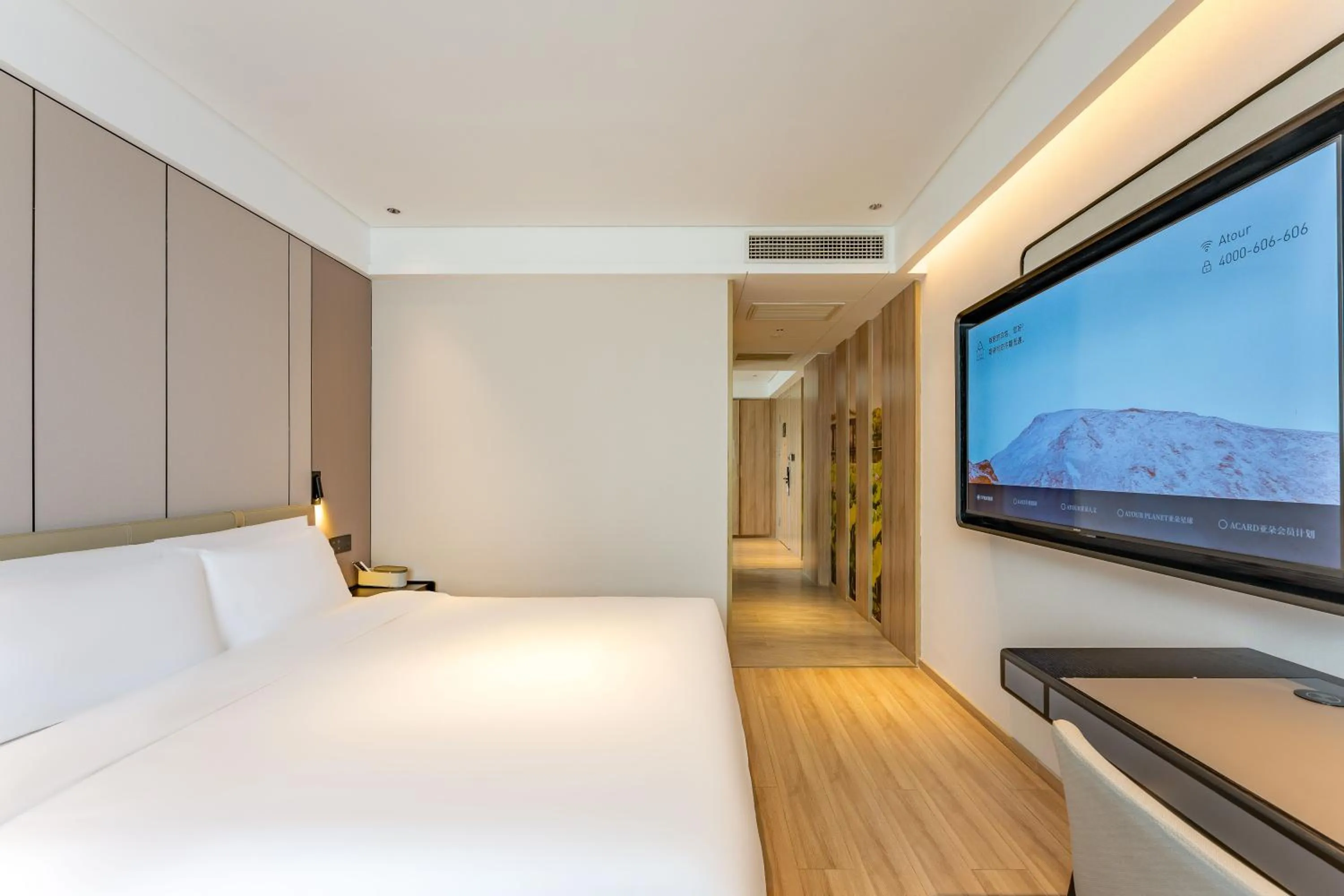 Photo of the whole room, Bed in Hangzhou West Lake Hubin Yintai Atour Hotel