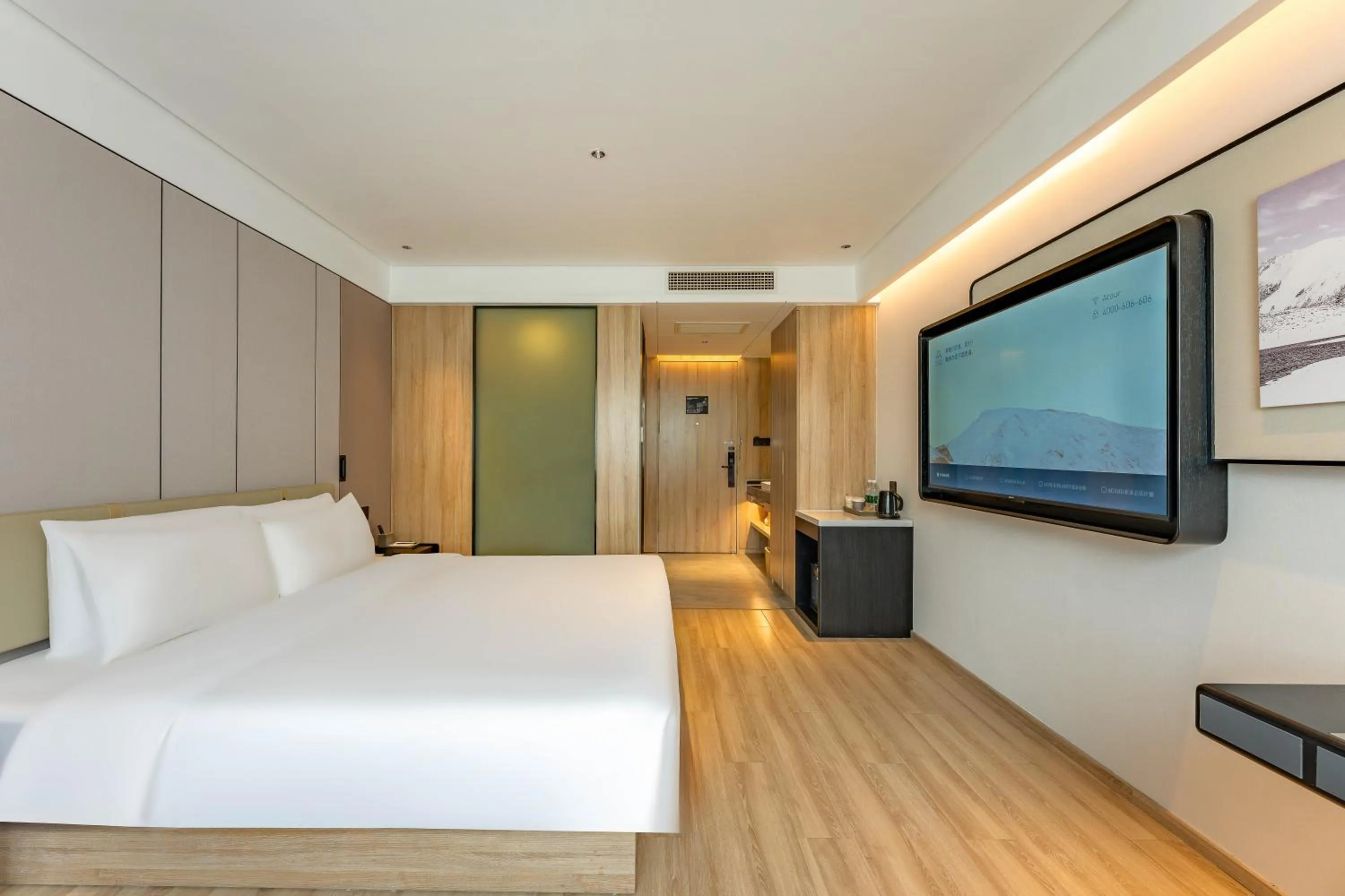 Photo of the whole room, Bed in Hangzhou West Lake Hubin Yintai Atour Hotel