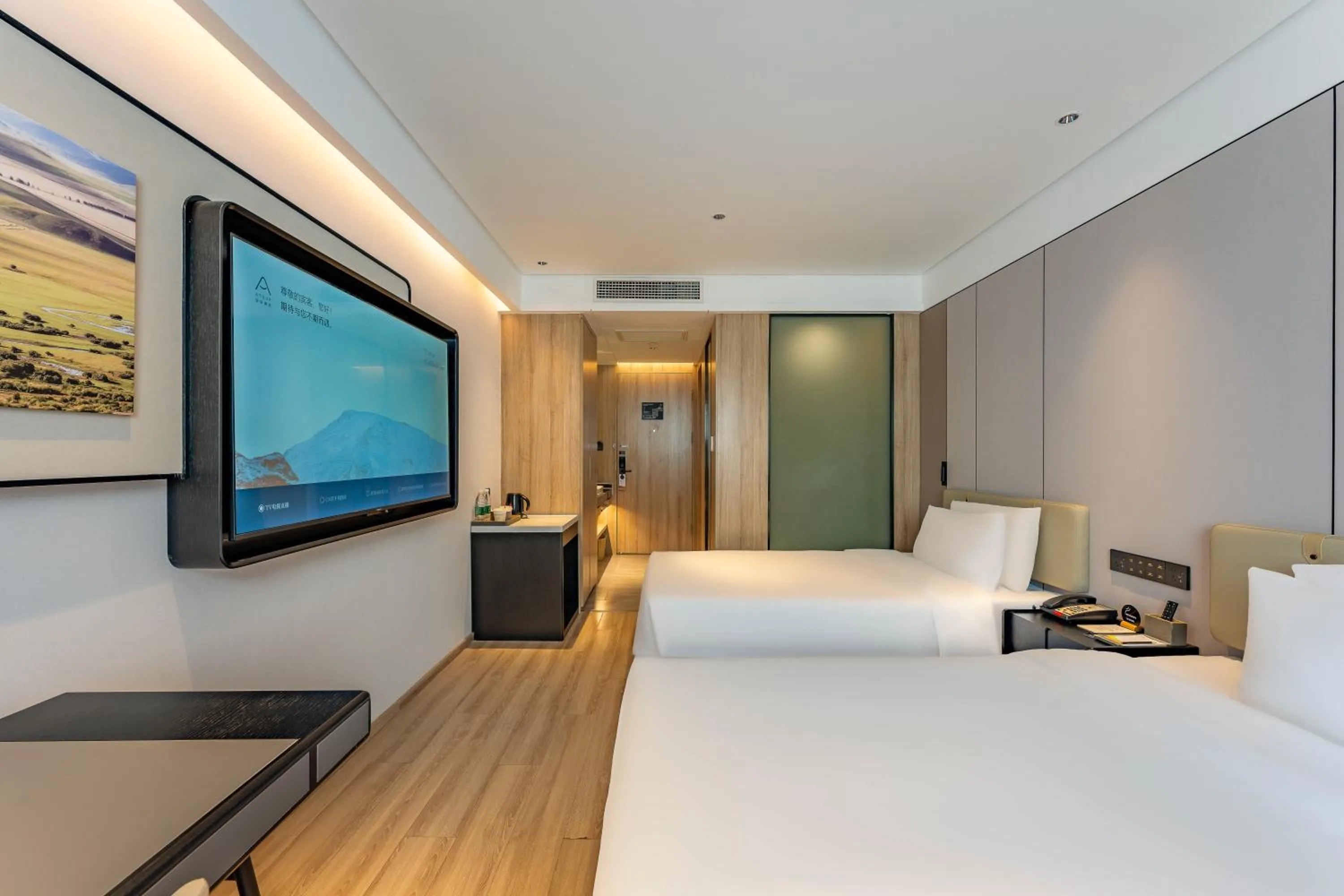 Photo of the whole room, Bed in Hangzhou West Lake Hubin Yintai Atour Hotel