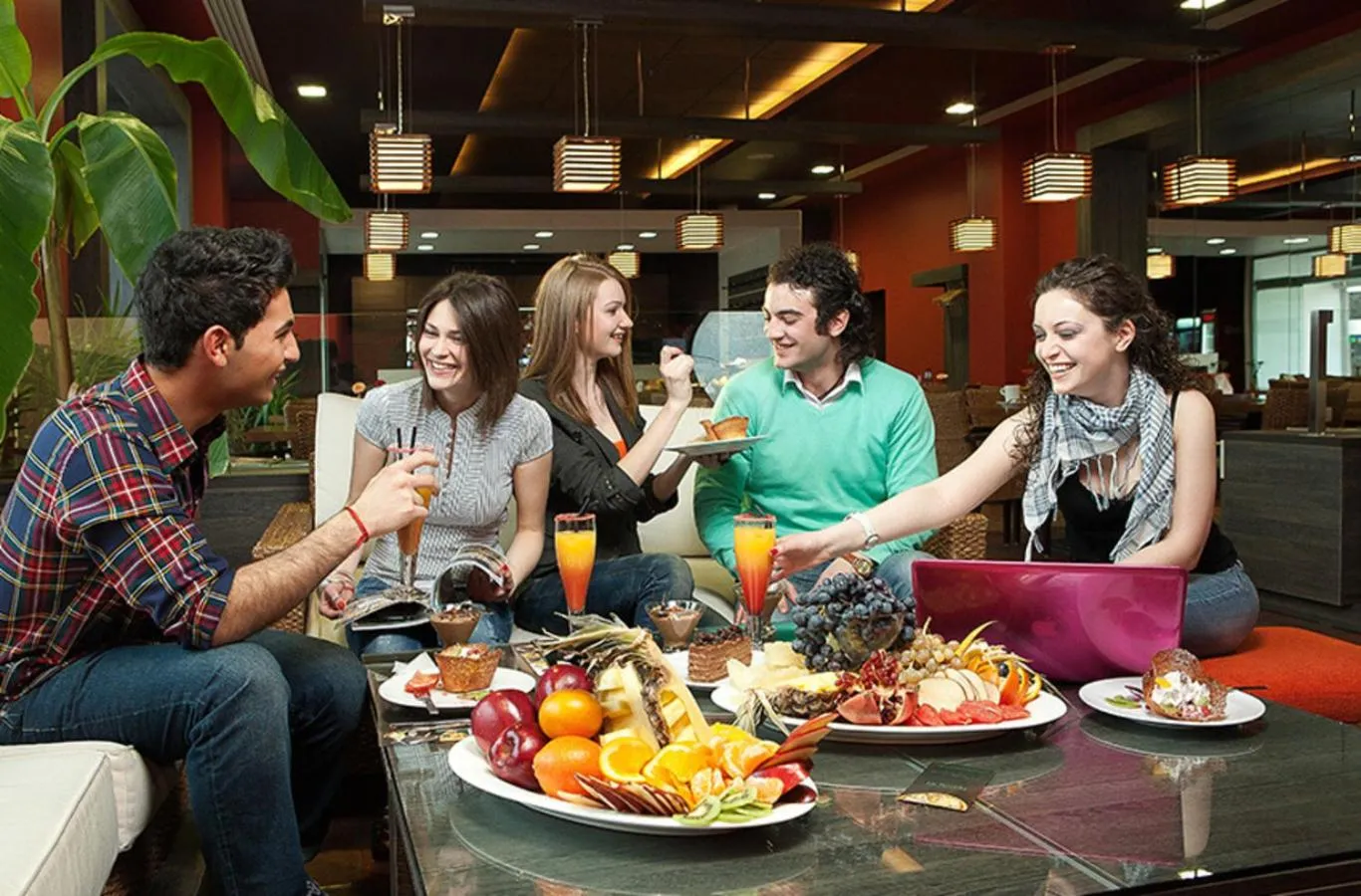 Restaurant/places to eat in Nane Hotel