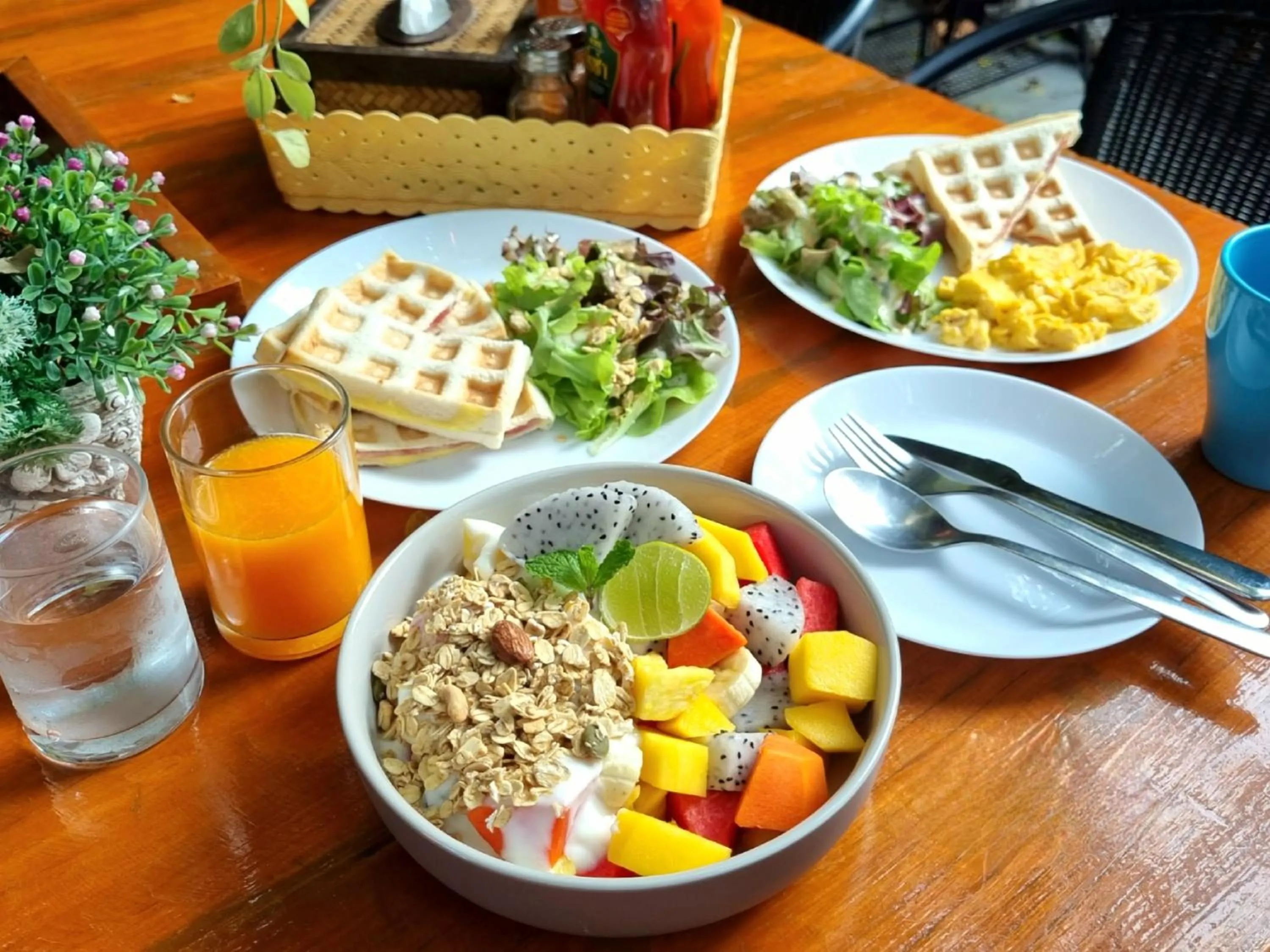 Breakfast in Vali Villa Bangkok