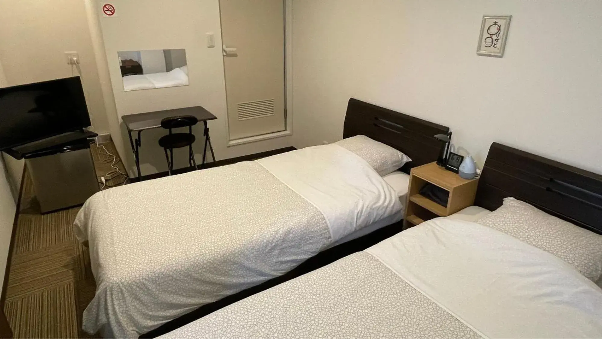 Standard Twin Room - single occupancy in Hostel Inn Hashimoto Standard Twin Room - single occupancy in Hostel Inn Hashimoto