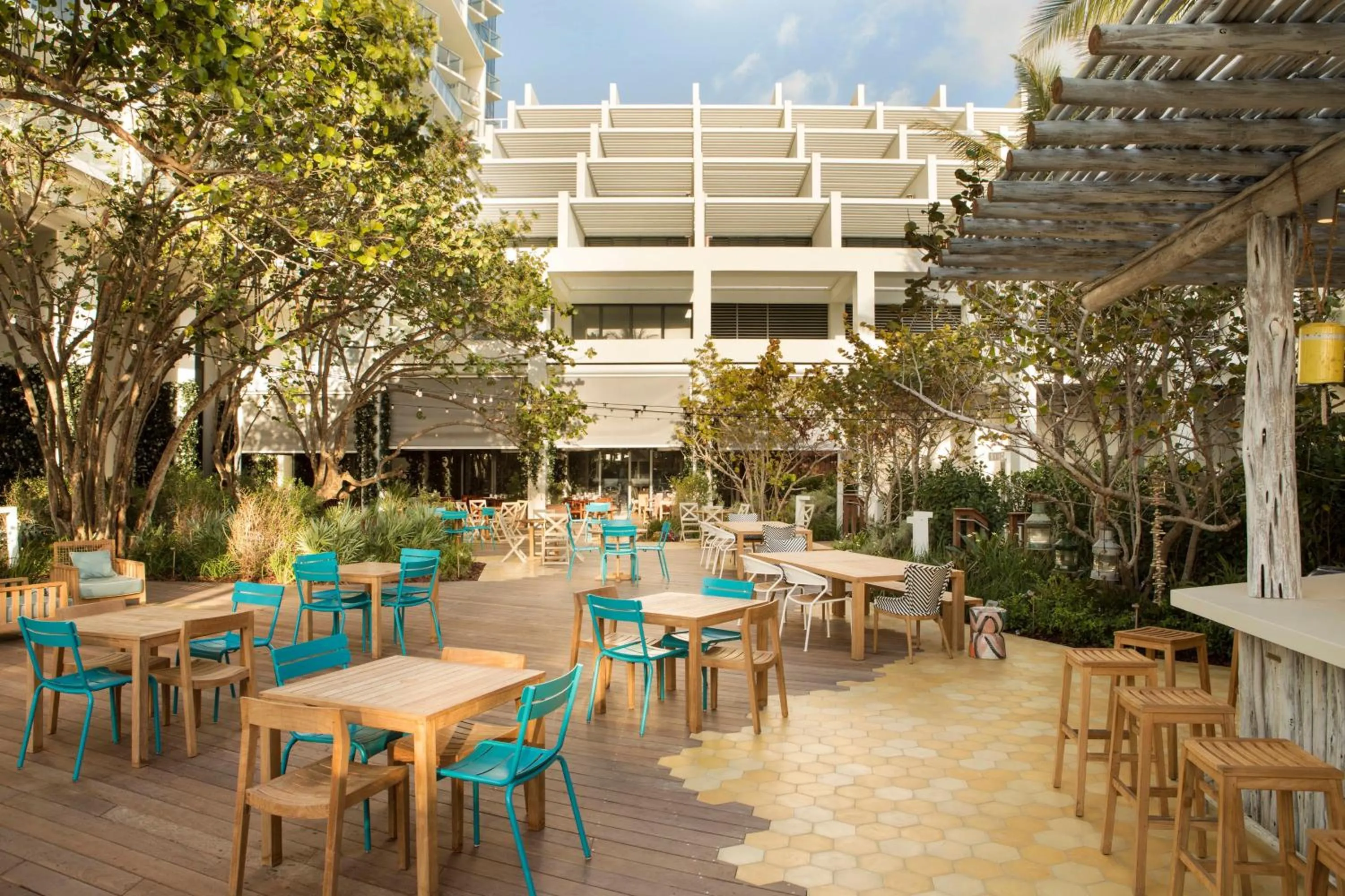 Restaurant/places to eat in W South Beach