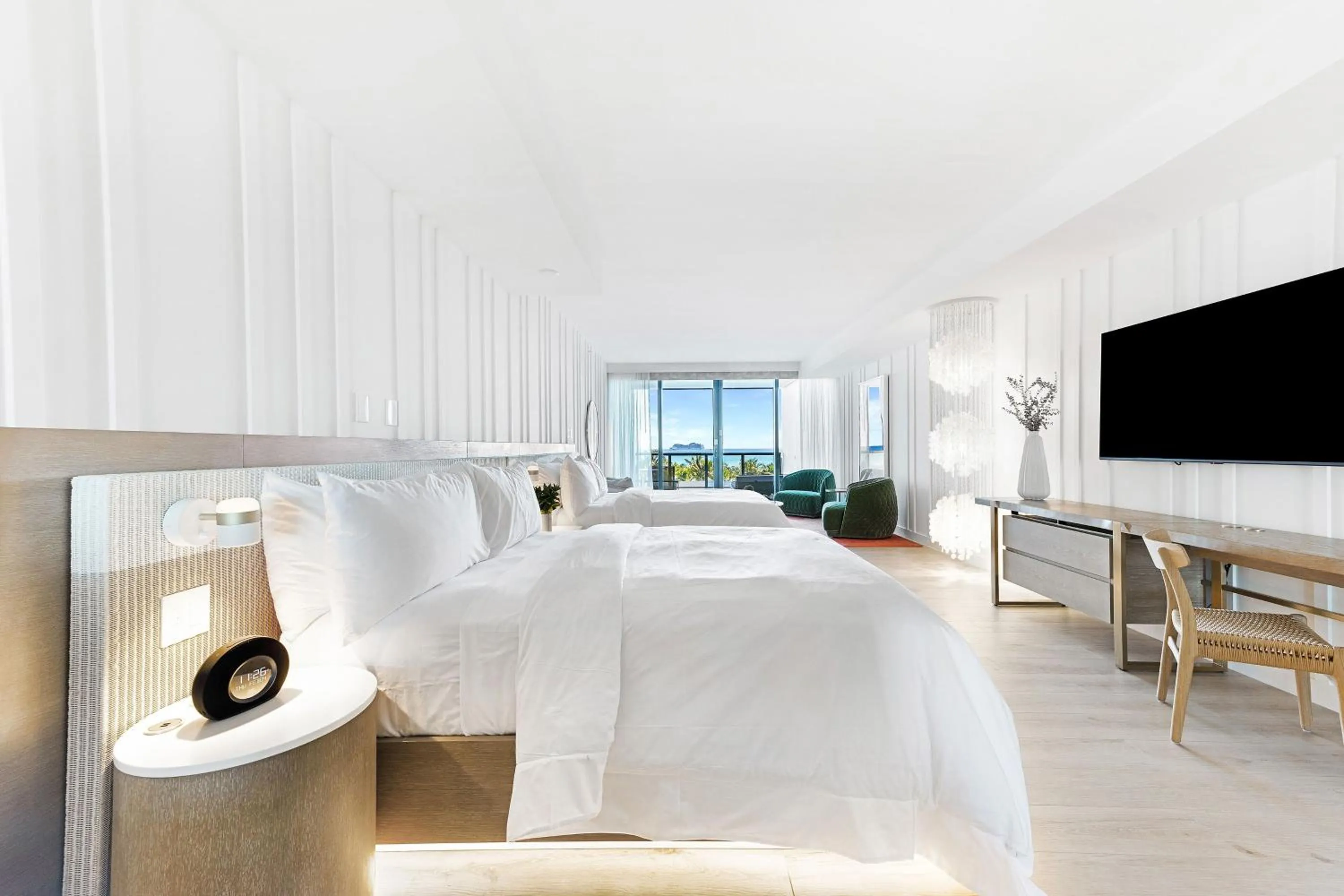 Photo of the whole room, Bed in W South Beach