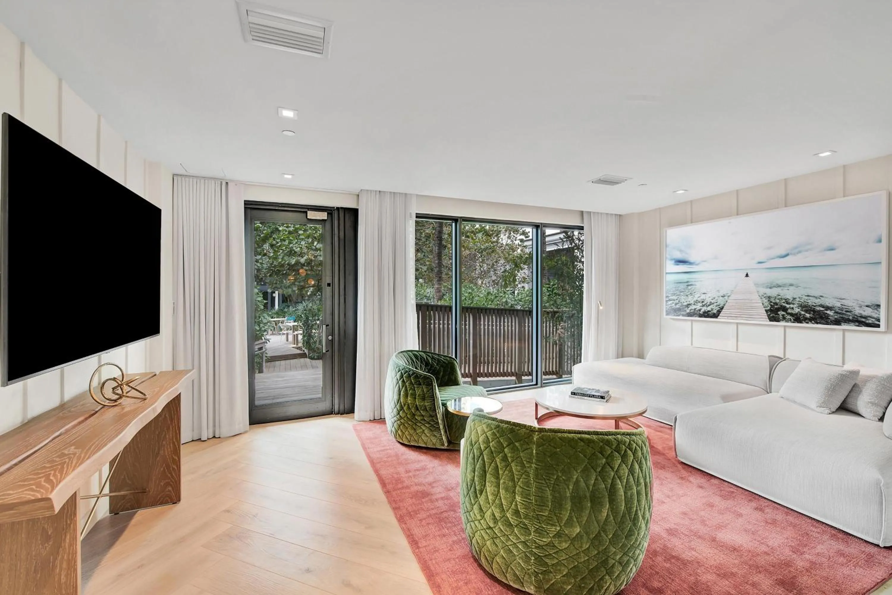 Swimming pool in W South Beach