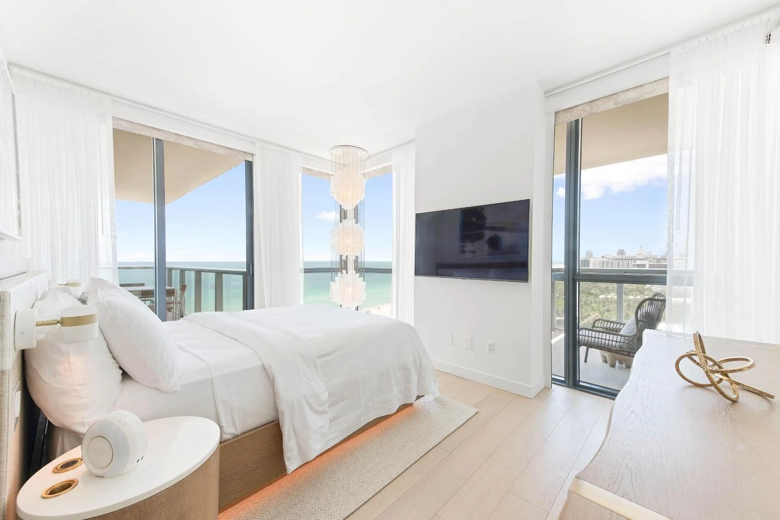 Bedroom, Bed in W South Beach