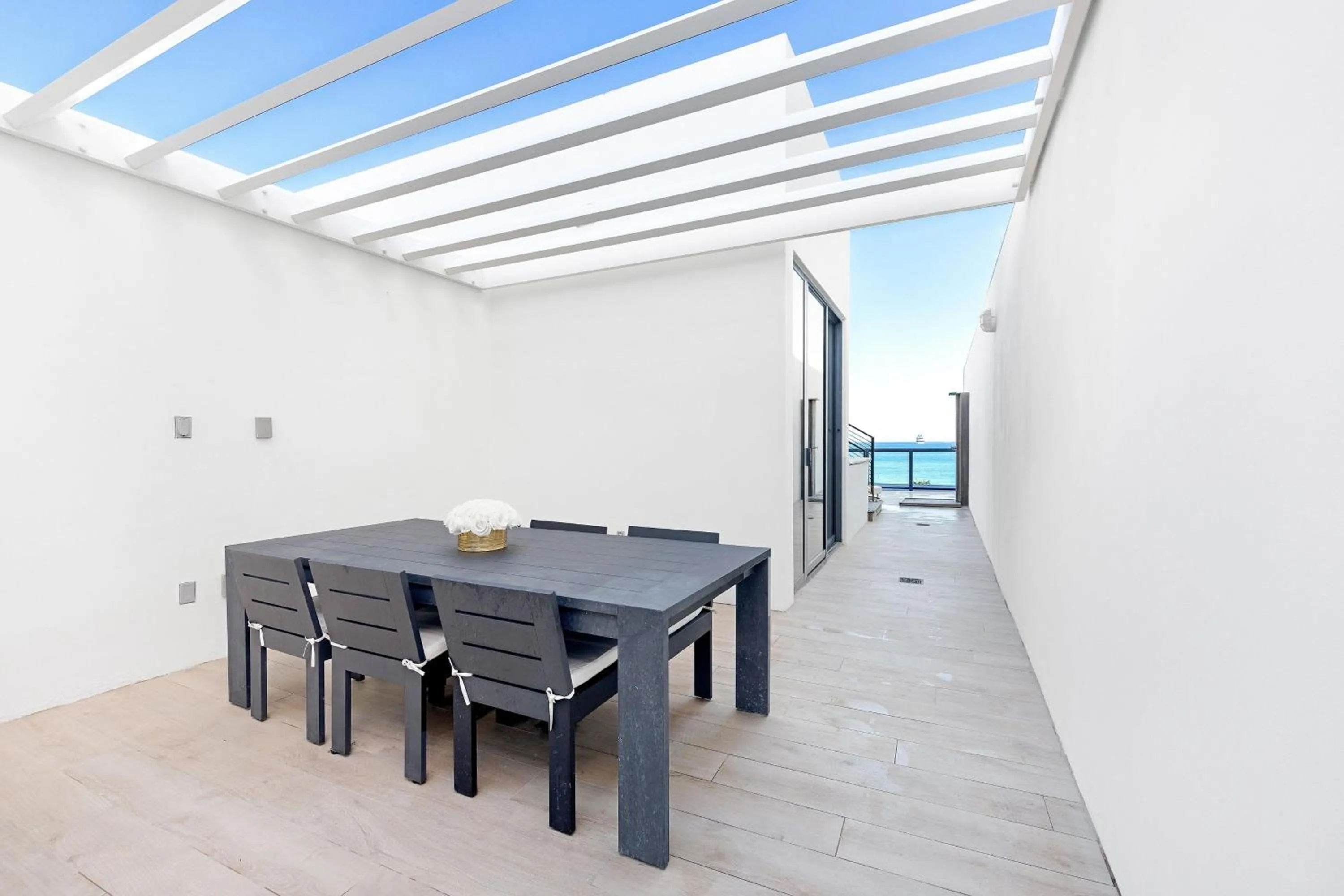 Photo of the whole room in W South Beach