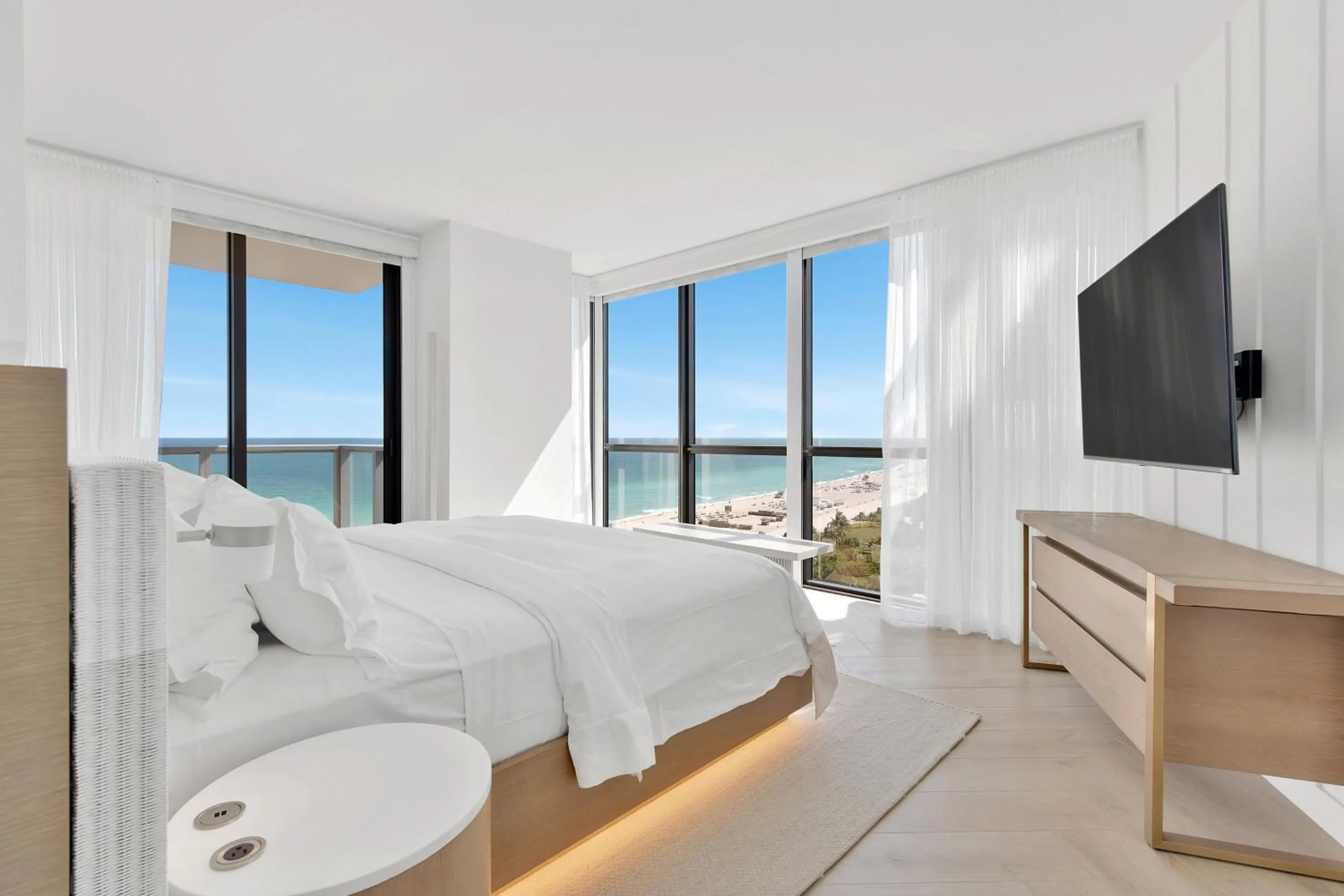 Bedroom, Bed in W South Beach