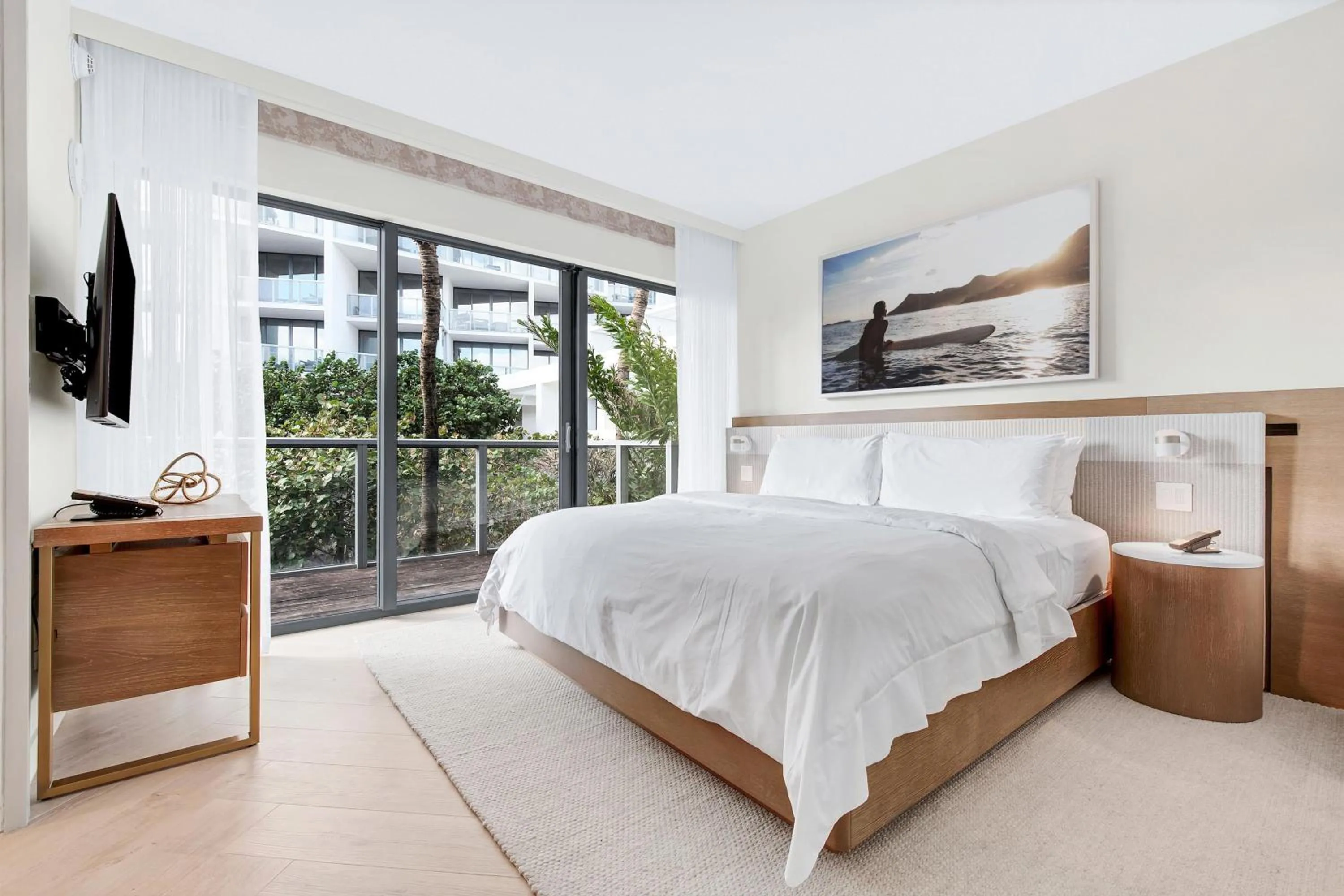 Swimming pool, Bed in W South Beach