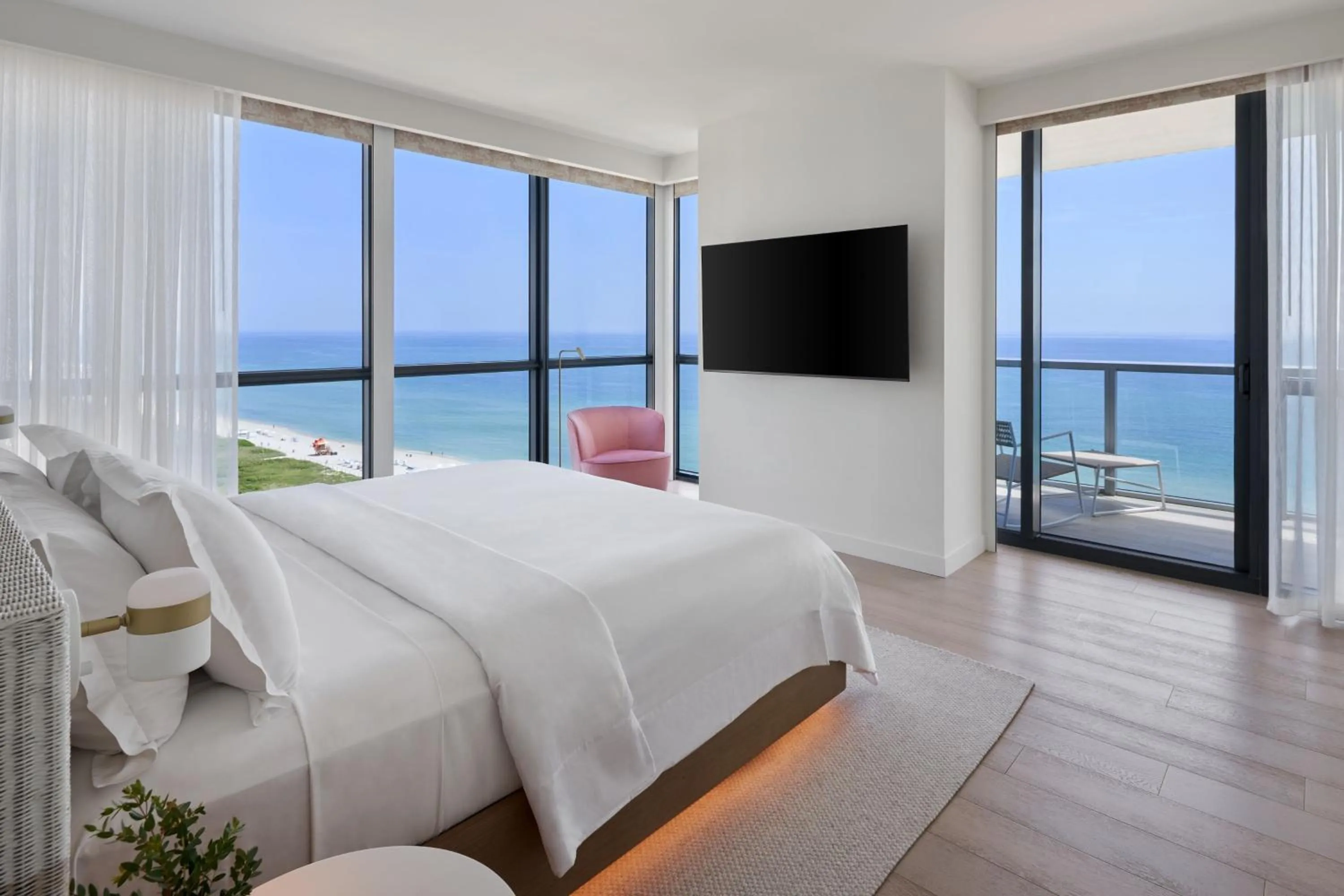 Bedroom, Bed in W South Beach
