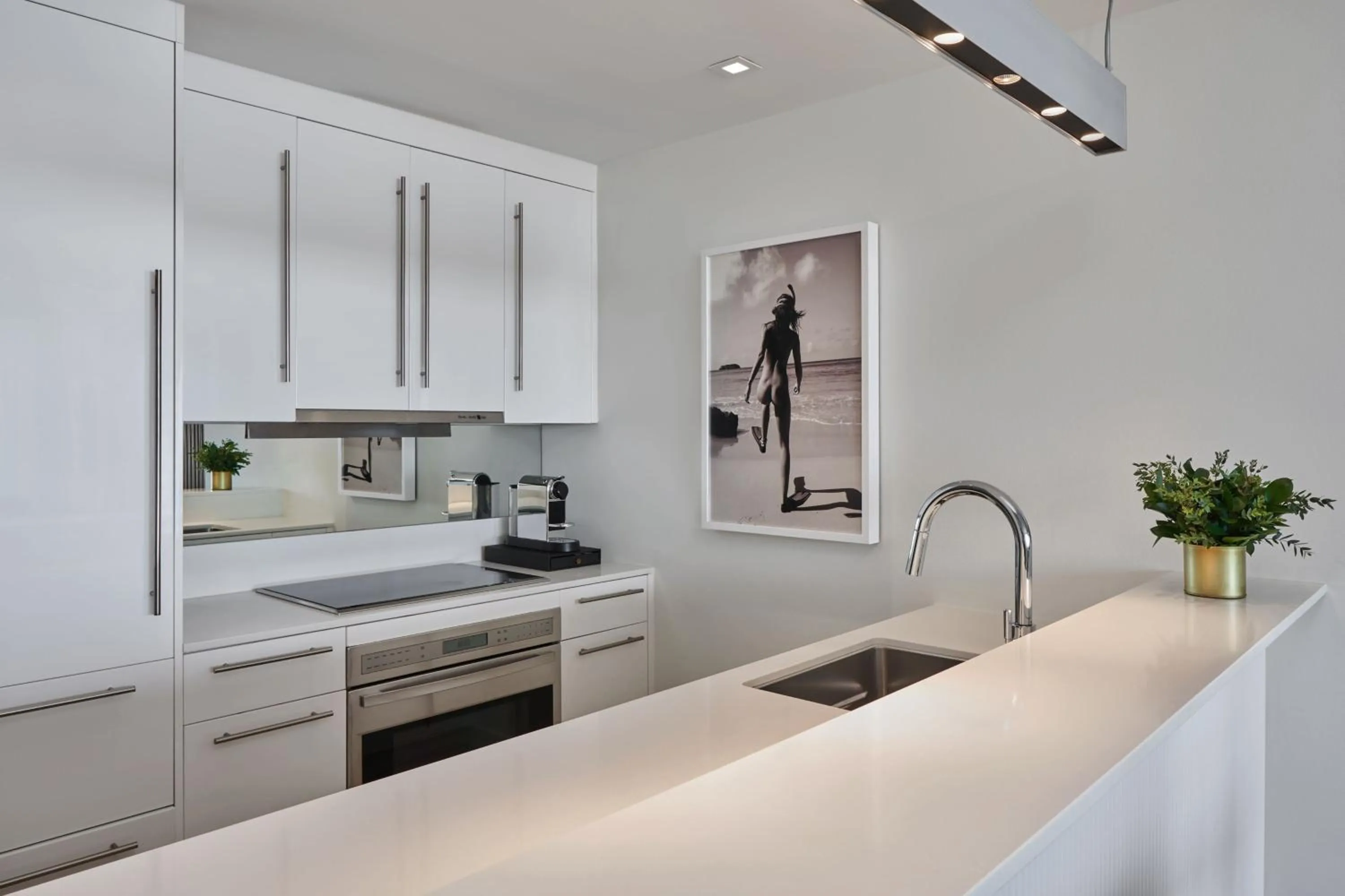Kitchen or kitchenette in W South Beach
