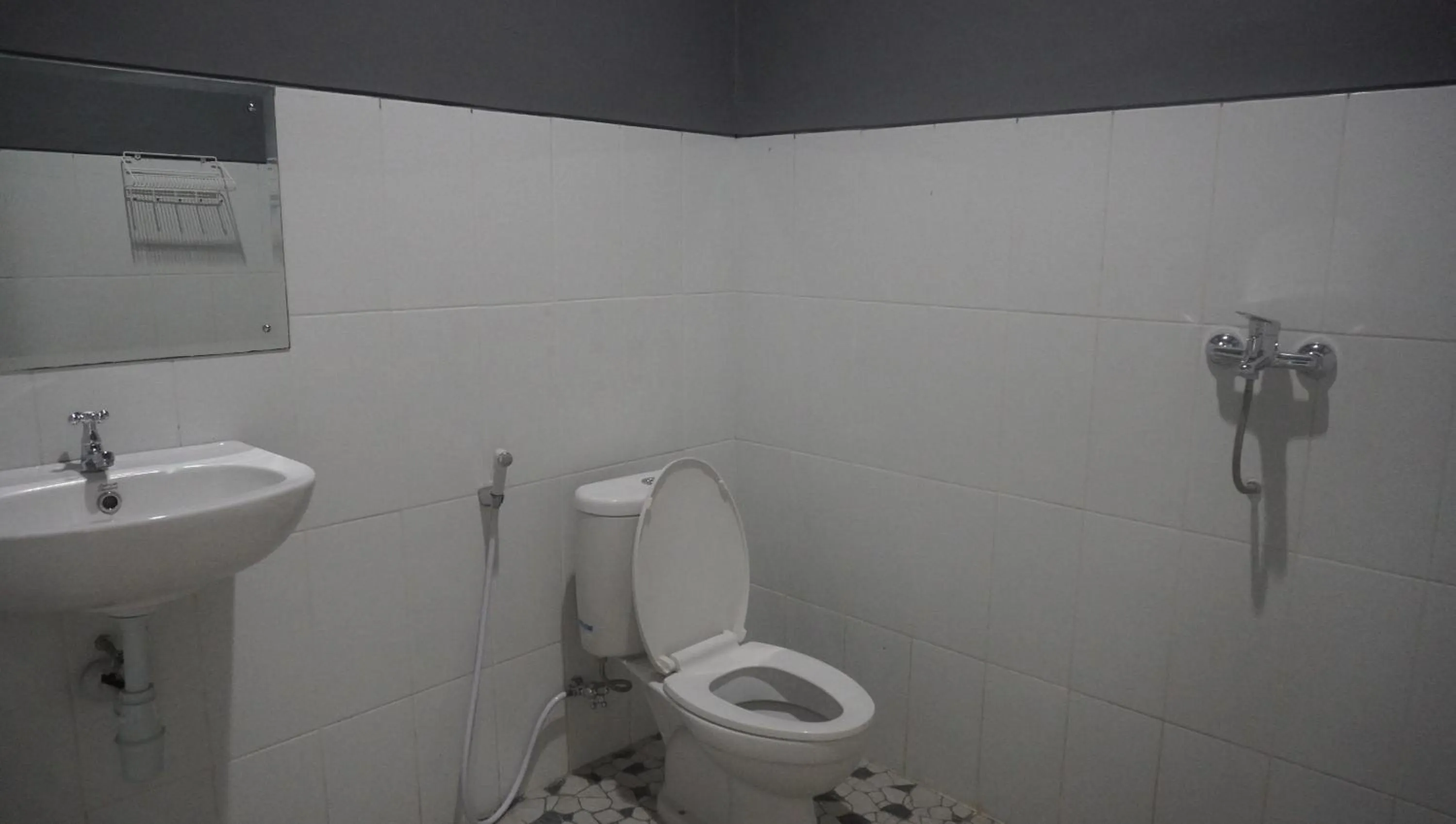 Bathroom in JOGLO Greenhouse