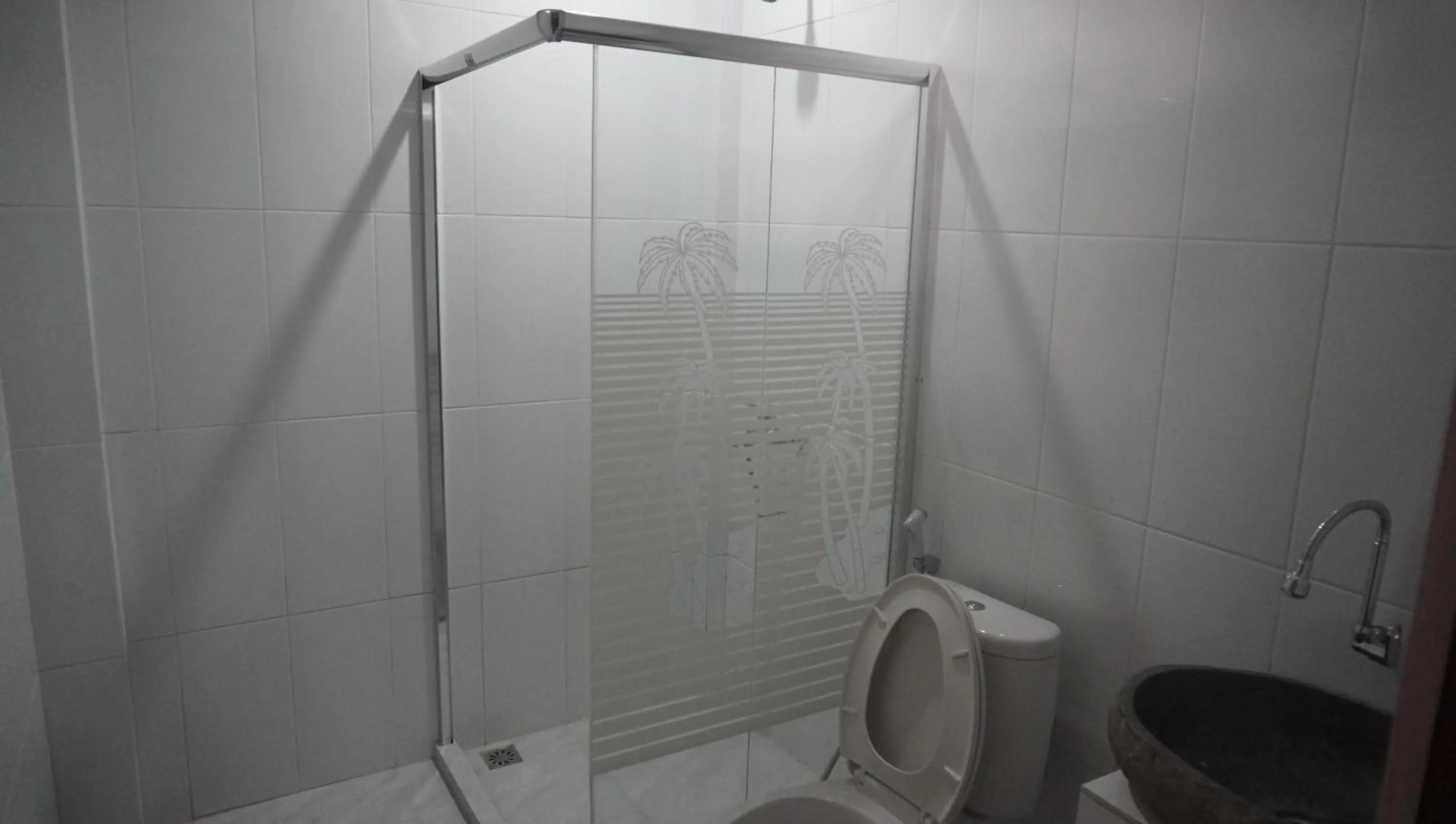 Bathroom in JOGLO Greenhouse