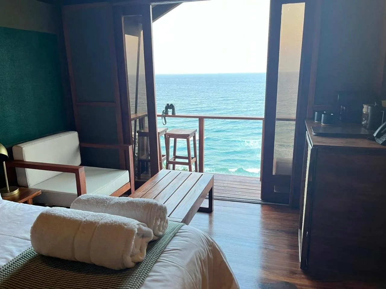 Lounge or bar, Bed in Sky Island Resort