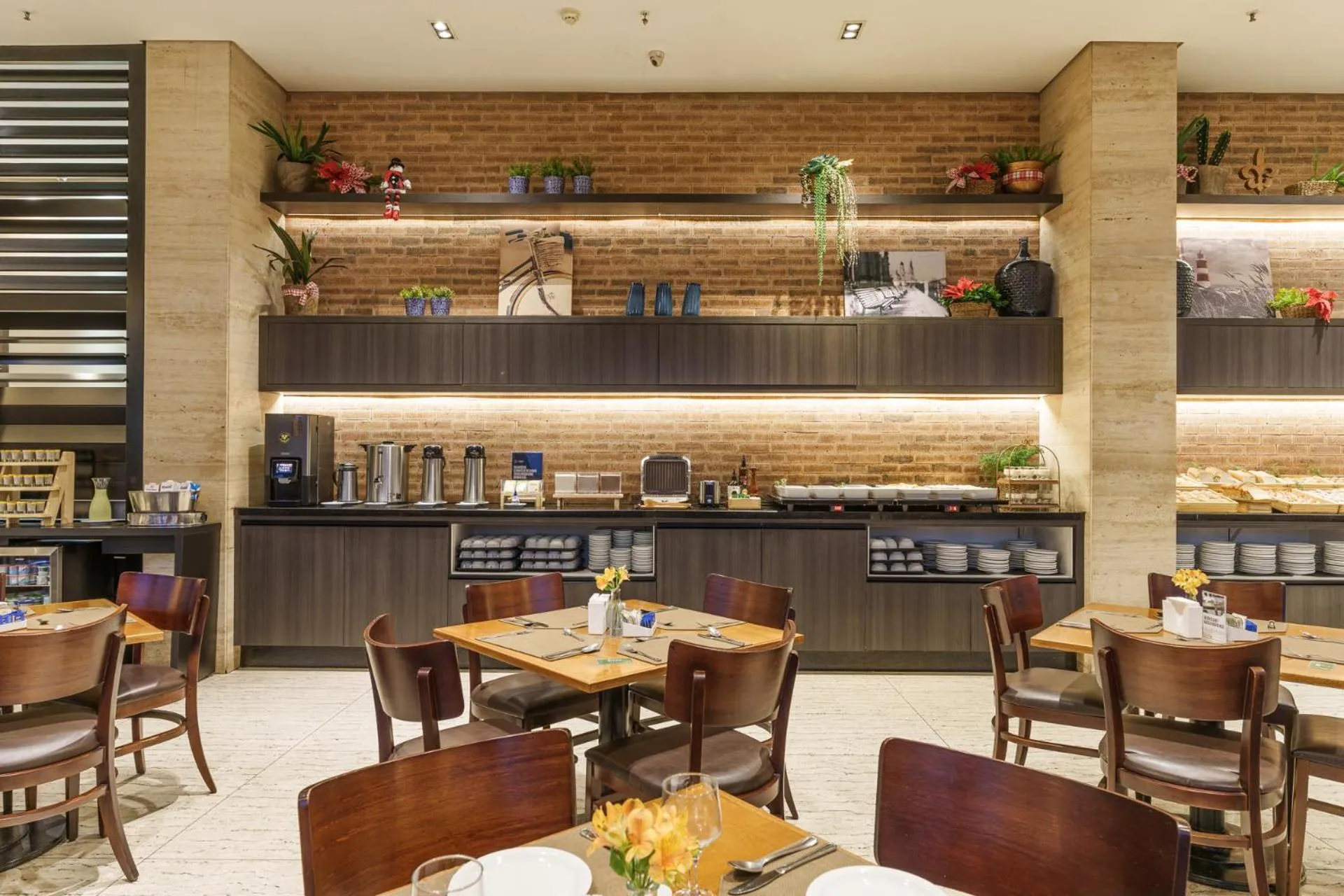 Restaurant/places to eat in Cullinan Hplus Premium