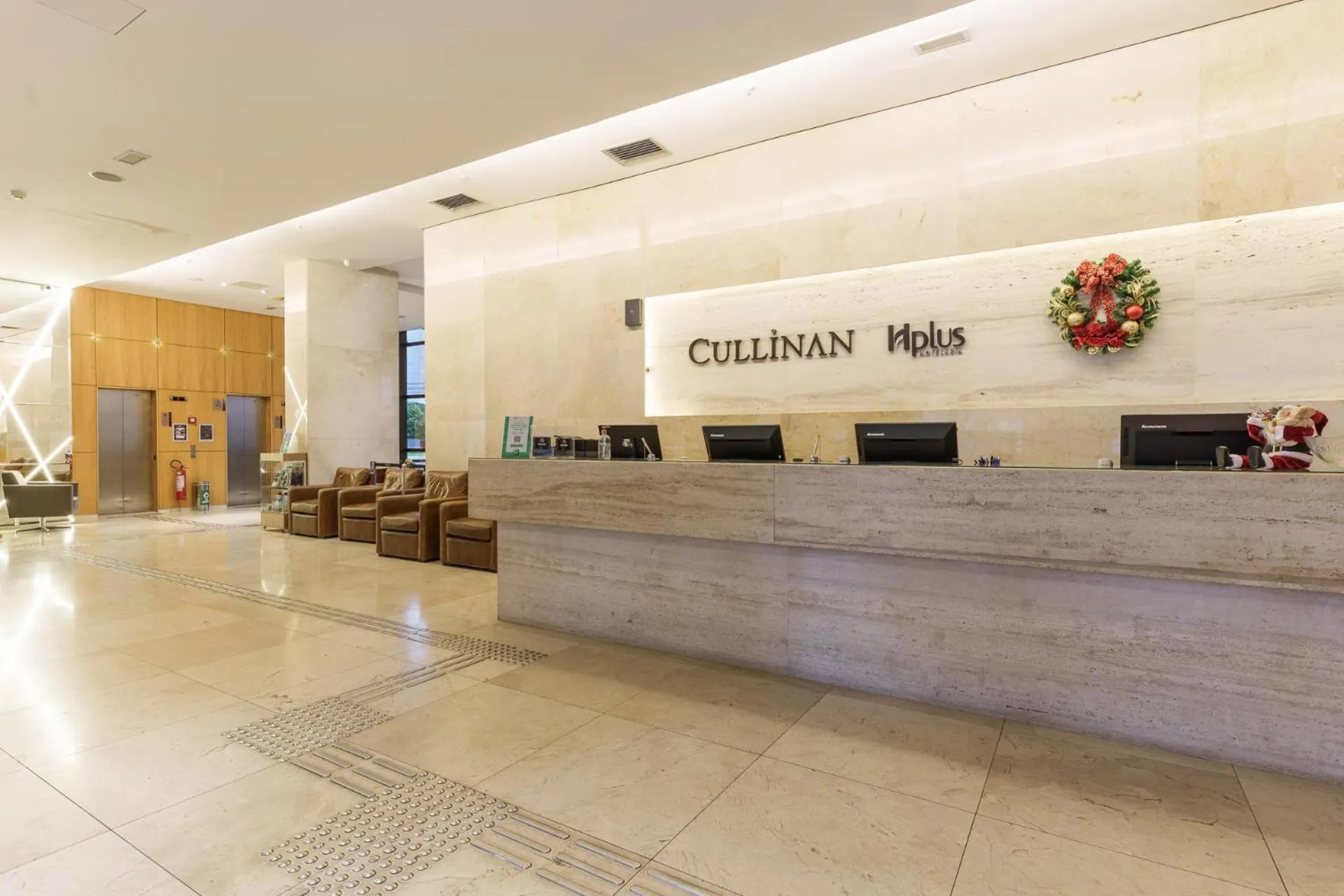 Lobby or reception in Cullinan Hplus Premium