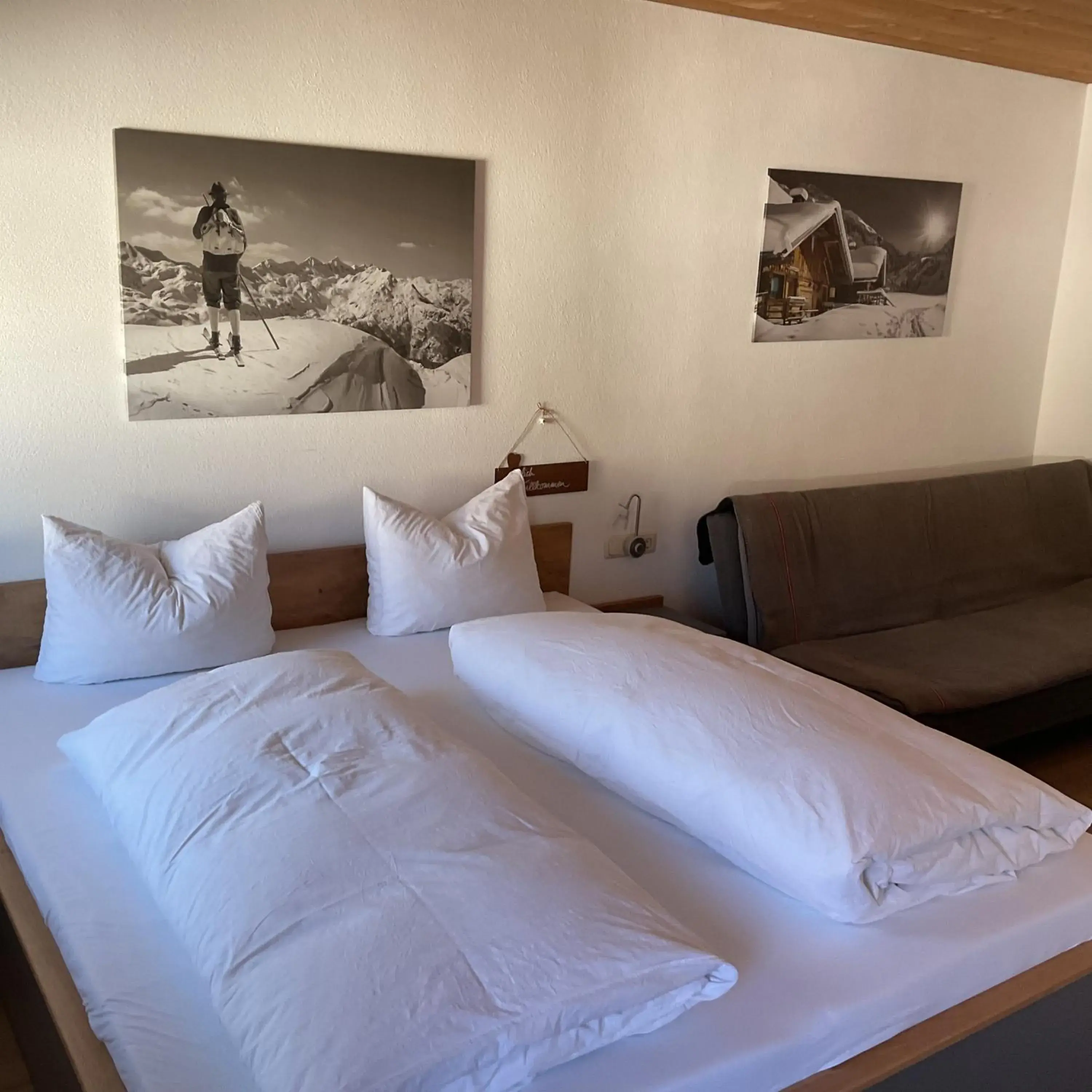 Comfort Double Room without Balcony 4 - single occupancy in Landgasthof Dorfstadl Comfort Double Room without Balcony 4 - single occupancy in Landgasthof Dorfstadl